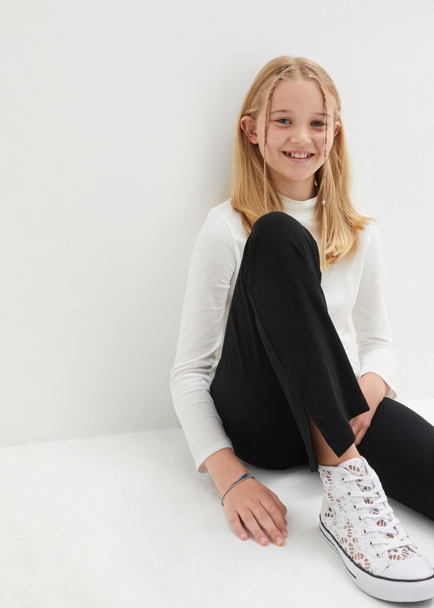 bonprix Schlaghose »Schlaghose aus Baumwoll-Mix mit seitlichen Schlitzen«  aus Baumwoll-Mix, ausgestellte Passform, mit seitlichen Schlitzen