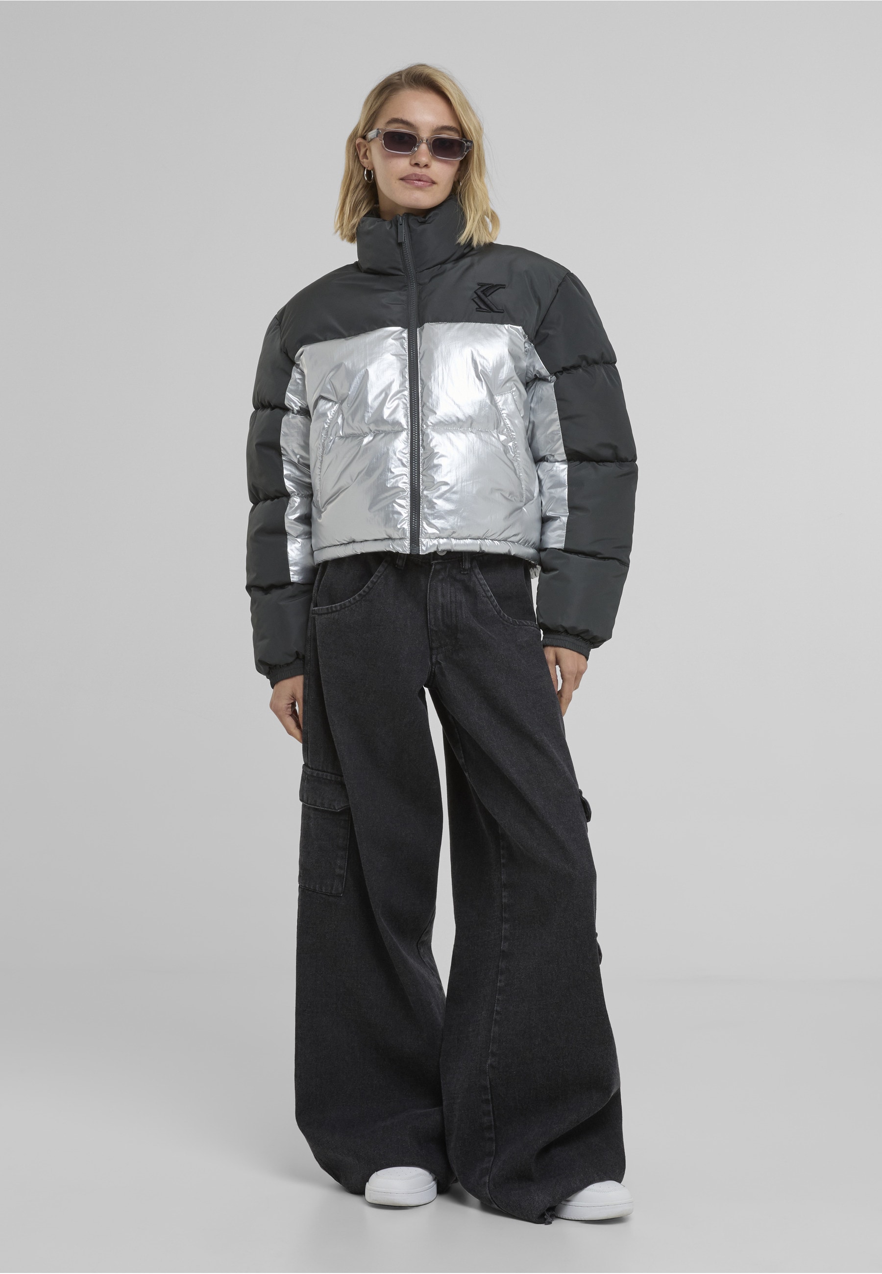 Karl Kani Winterjacke »Karl Kani KK Og Metallic Block Crop Puffer Jacket metallic« 1 Stk. tlg. ohne Kapuze