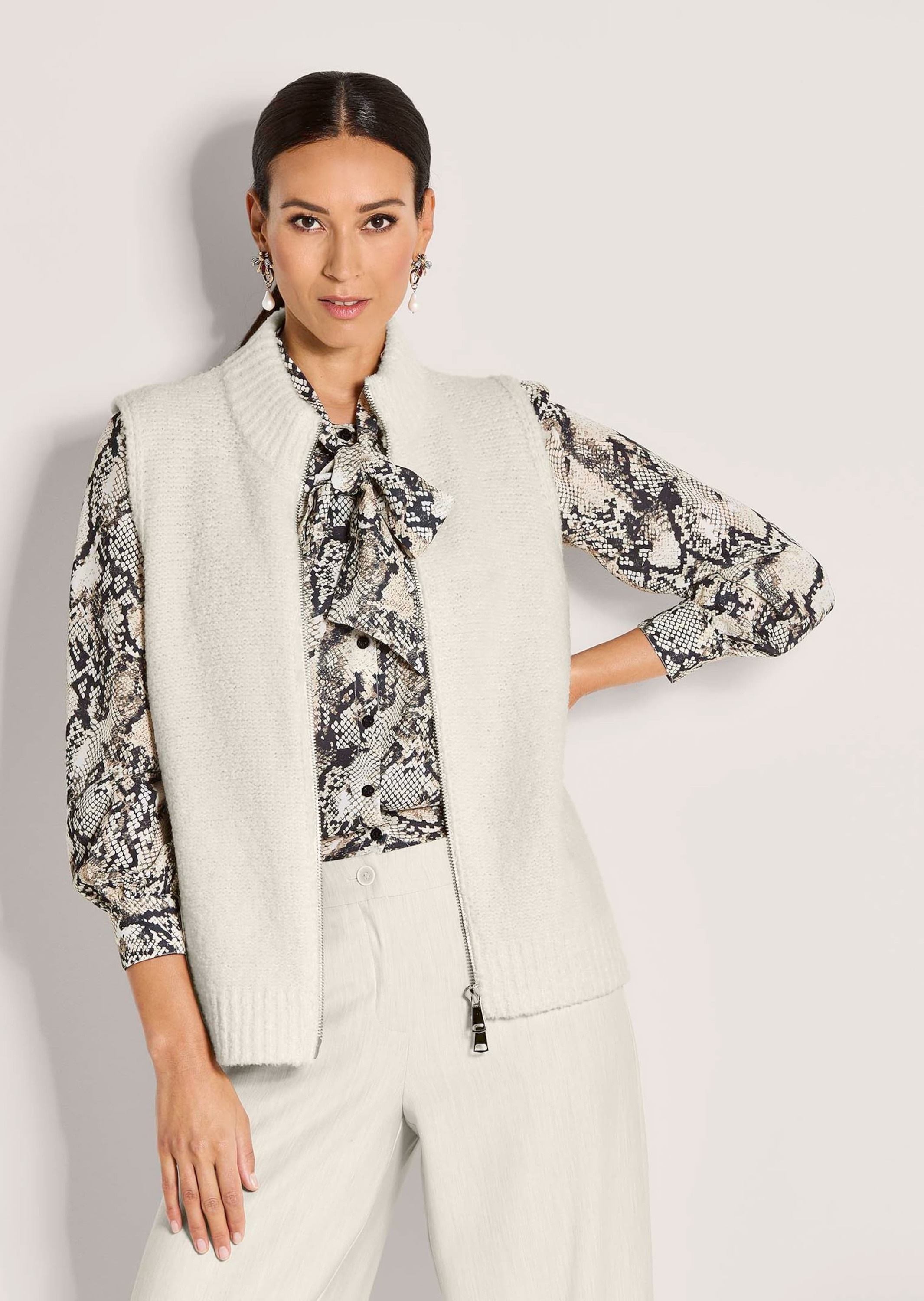 Thumbnail - MADELEINE Strickjacke "Strickweste Modische Weste mit Grobstrick-Design" Markanter Grobstrick