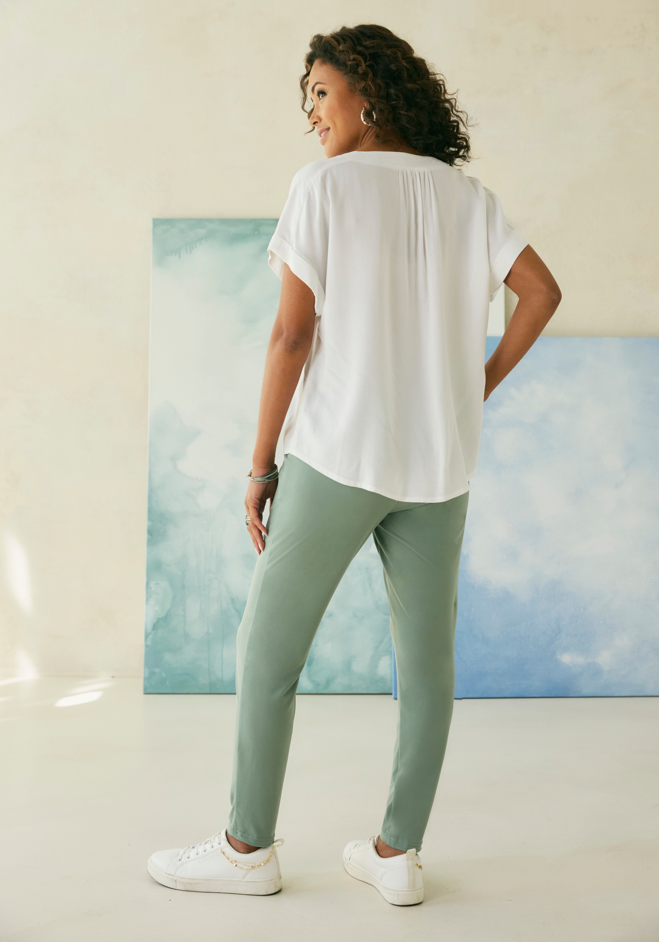 Thumbnail - LASCANA Schlupfhose aus glatter Jerseyqualität, leichte Sommerhose mit Taschen, bügelfrei