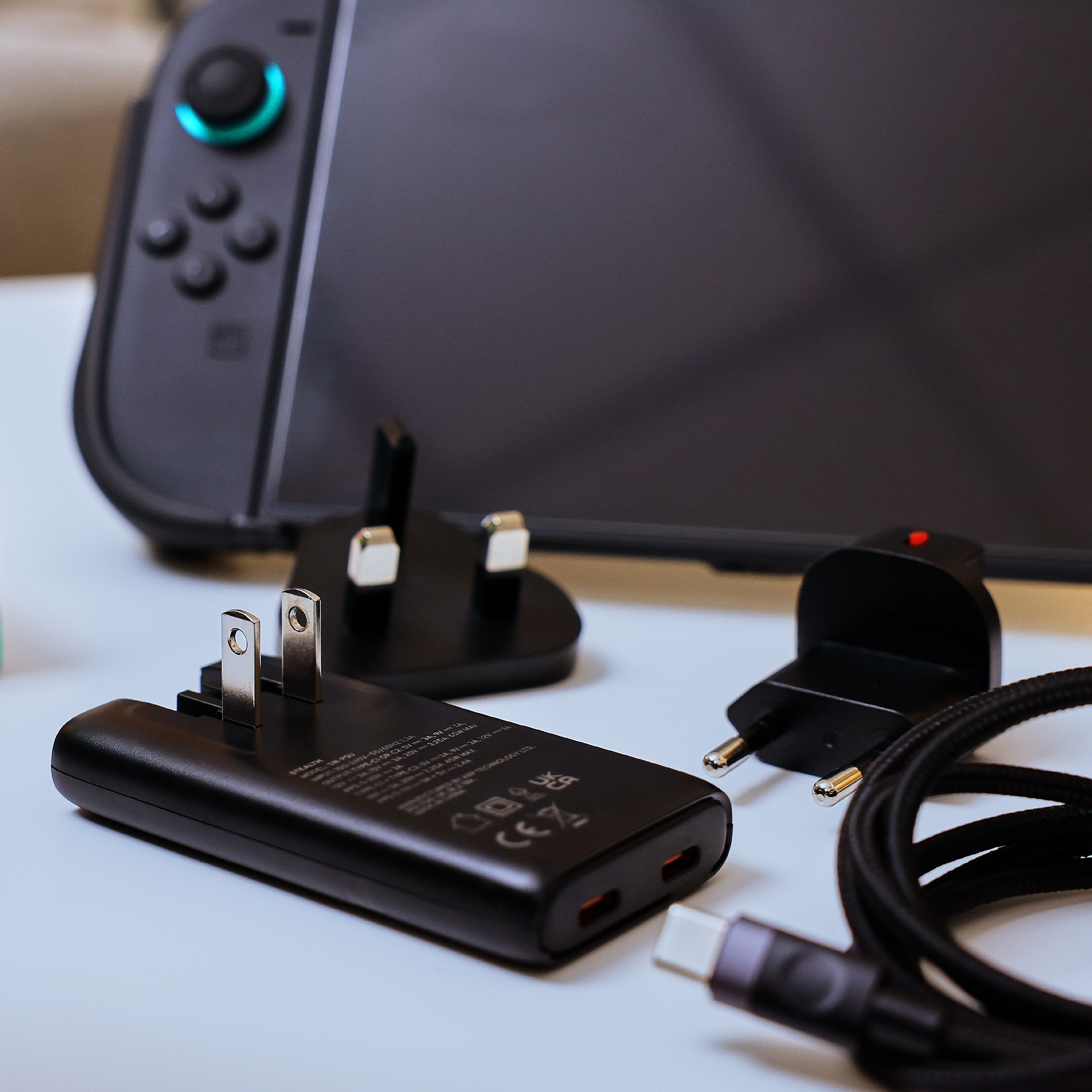 Stealth USB-Ladegerät »Flaches Reisenetzteil / AC-Adapter (65W 2x USB-C Ports)«