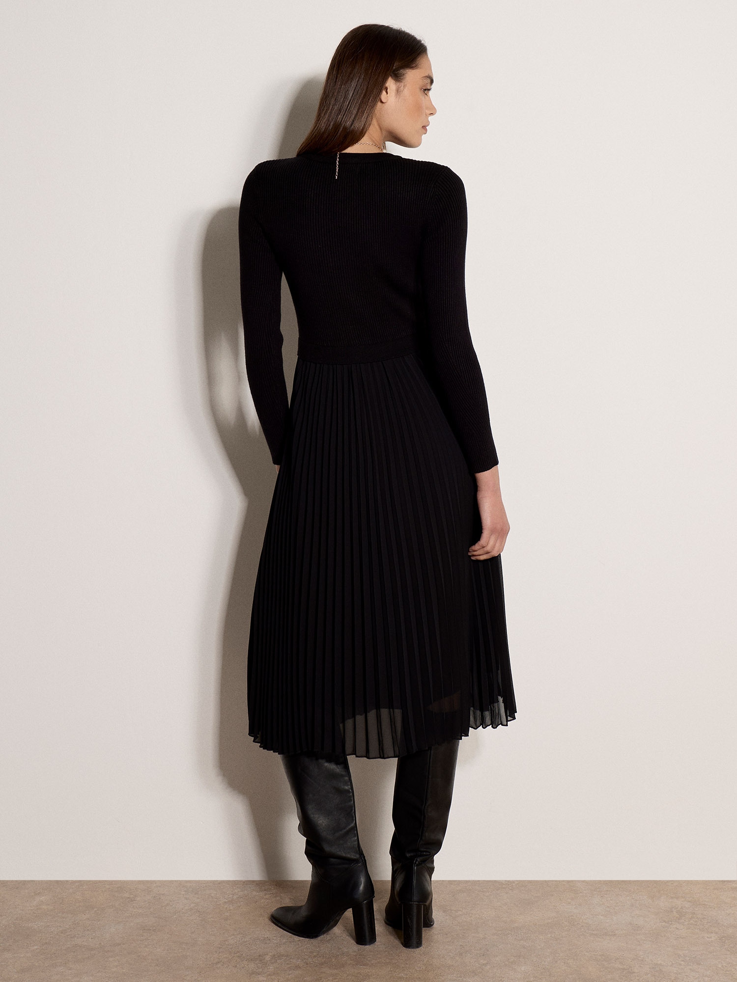 Apricot Midikleid »Wadenlanges Kleid aus geripptem Strick« Seitennahttaschen mit Zierknöpfen