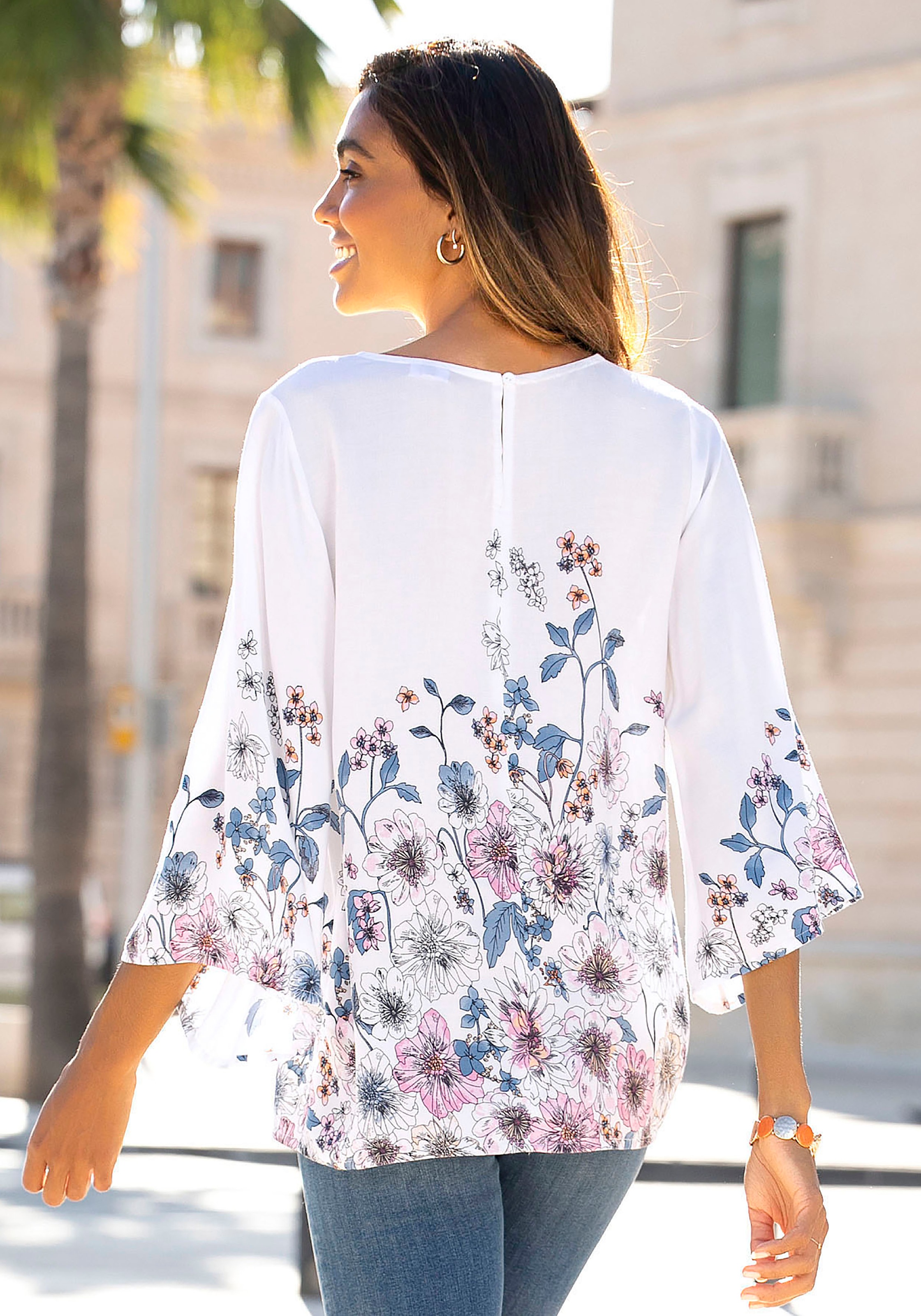 Thumbnail - LASCANA Schlupfbluse, mit Blumenprint und Trompetenärmeln, Blusenshirt, sommerlich