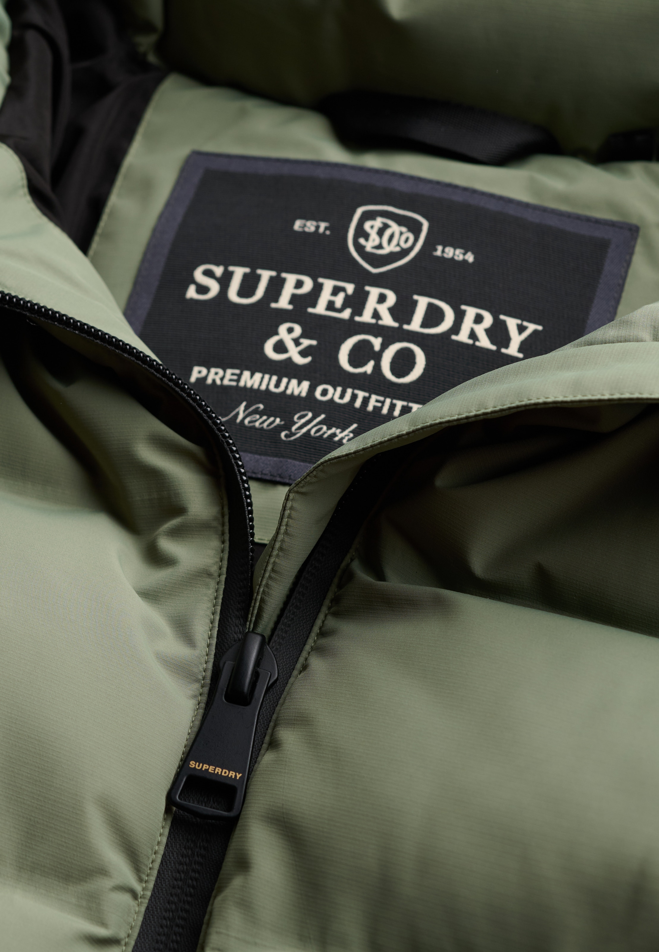 Superdry Steppjacke »HOODED CITY PADDED JACKET« mit Kapuze Kunstfaser, relaxed fit