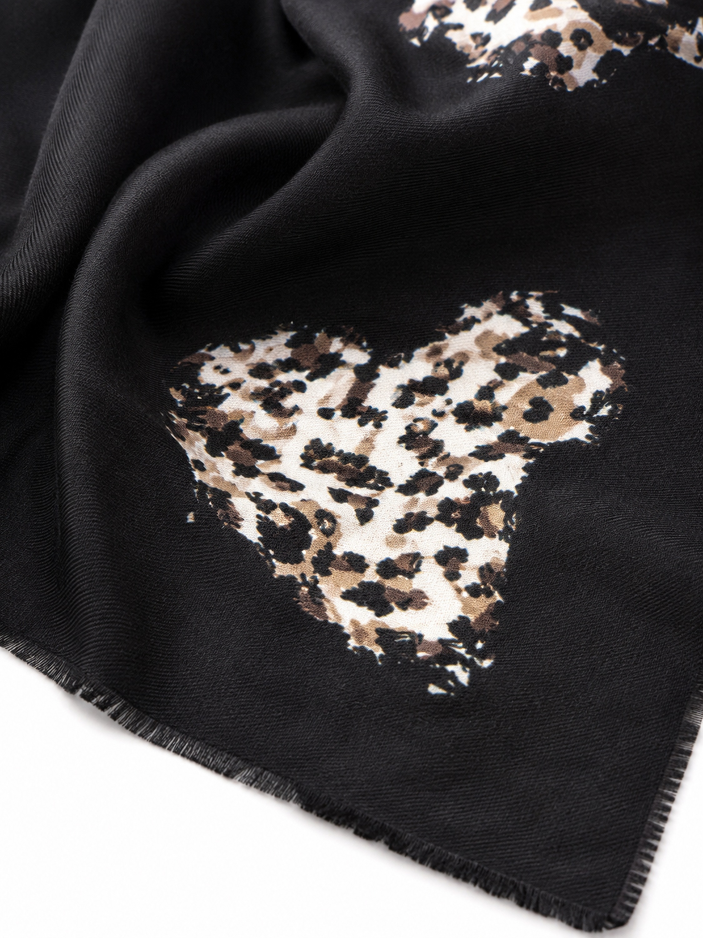 COLLEZIONE ALESSANDRO Modeschal »Leoherz« 1 Stk. warmer Winterschal mit Leo-Herz-Print