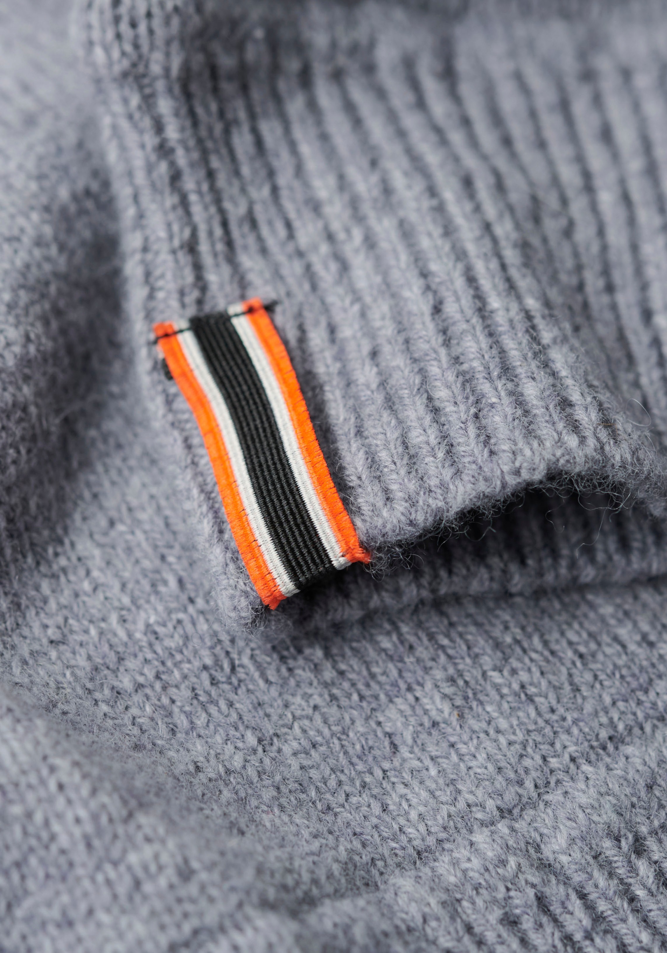 Superdry Rundhalspullover »ESSENTIAL SLIM FIT CREW JUMPER«