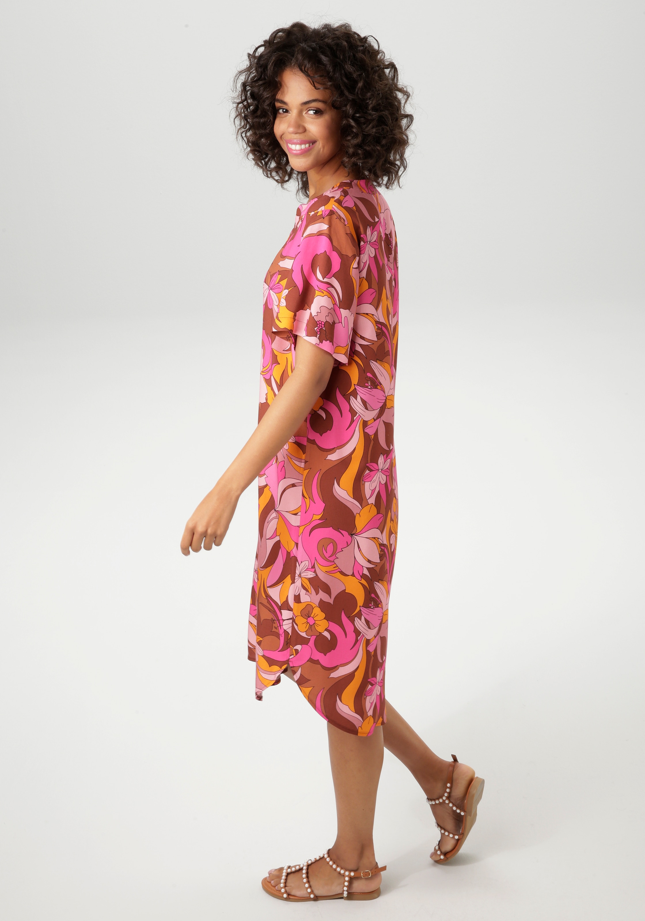 Aniston CASUAL Sommerkleid, mit extravagantem, grafischen Blumendruck - NEUE KOLLEKTION