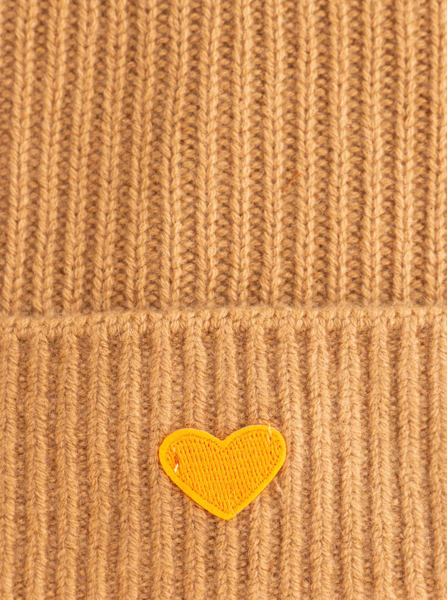 Zwillingsherz Beanie »Beanie with Heart-Patch«, Rippstrick, mit breitem Umschlag, wärmend