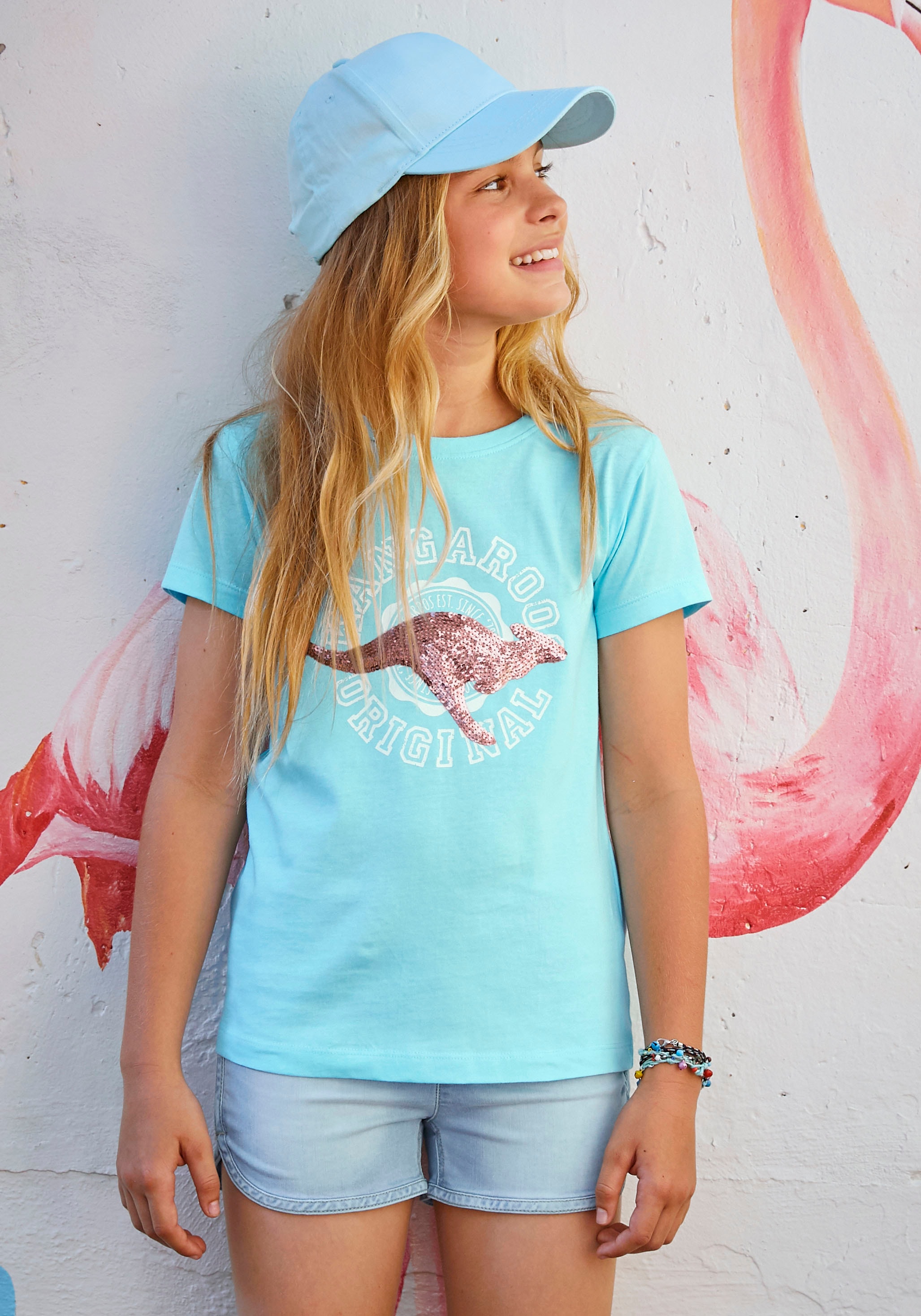 KangaROOS T-Shirt »mit Paillettenapplikation«, Mit Logo-Print