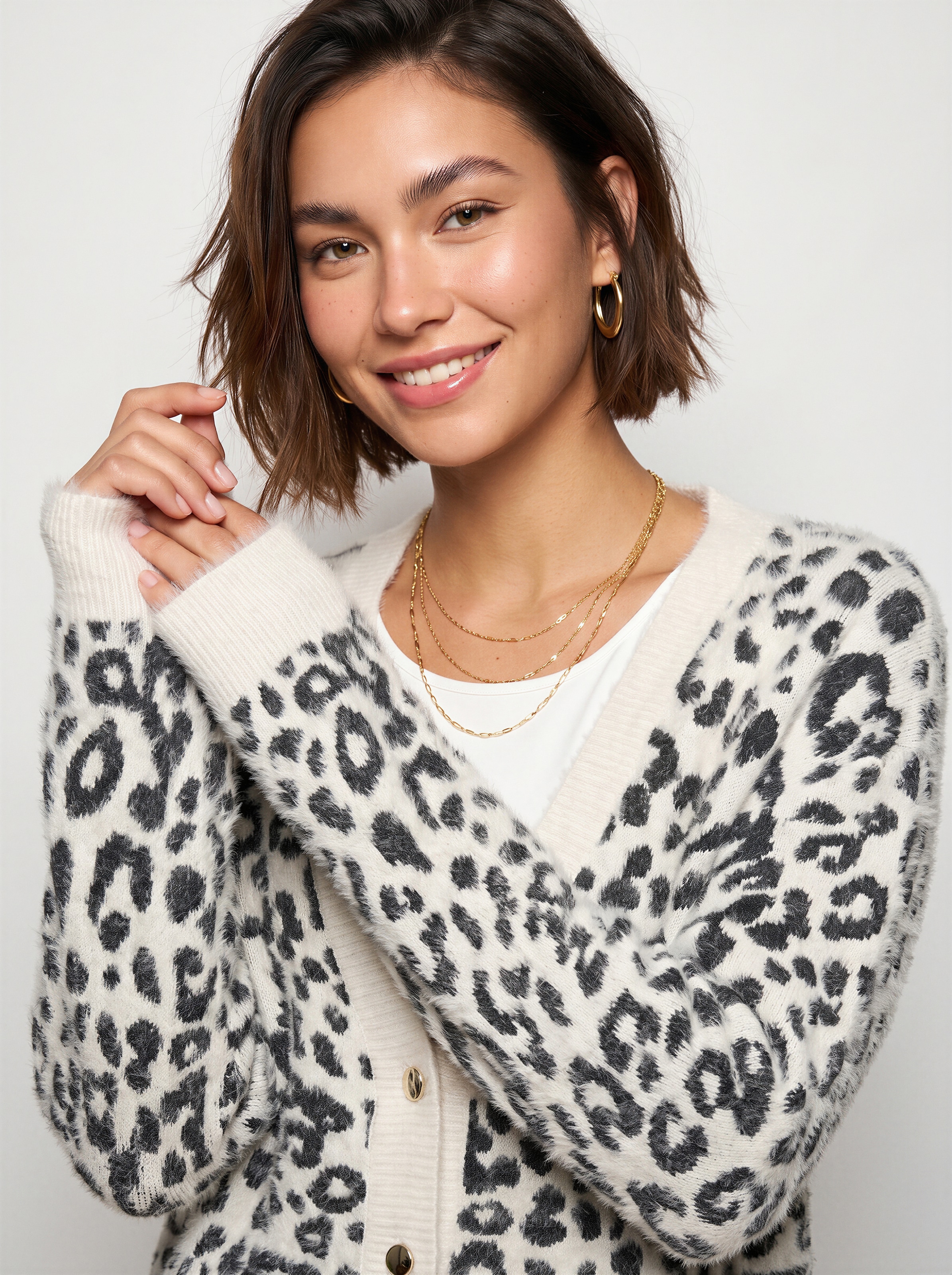 LASCANA Strickjacke »in flauschiger Qualität mit Leomuster und lässiger Oversize-Form« Cardigan mit Leomuster, Oversize-Strickjacke mit Animalmuster