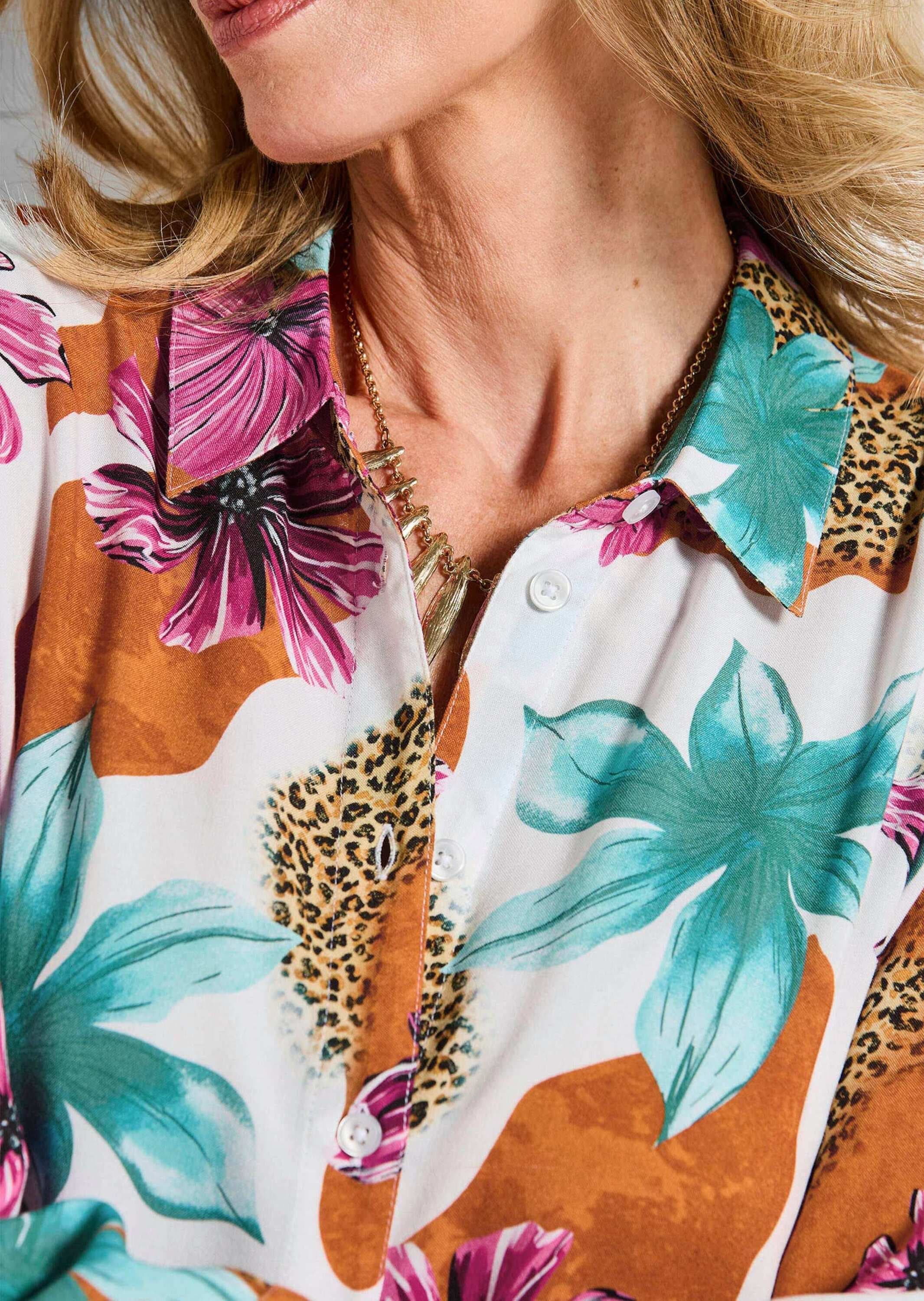 GOLDNER Sommerkleid »Kurzgröße Hemdblusenkleid mit Leo Print und Blumen«