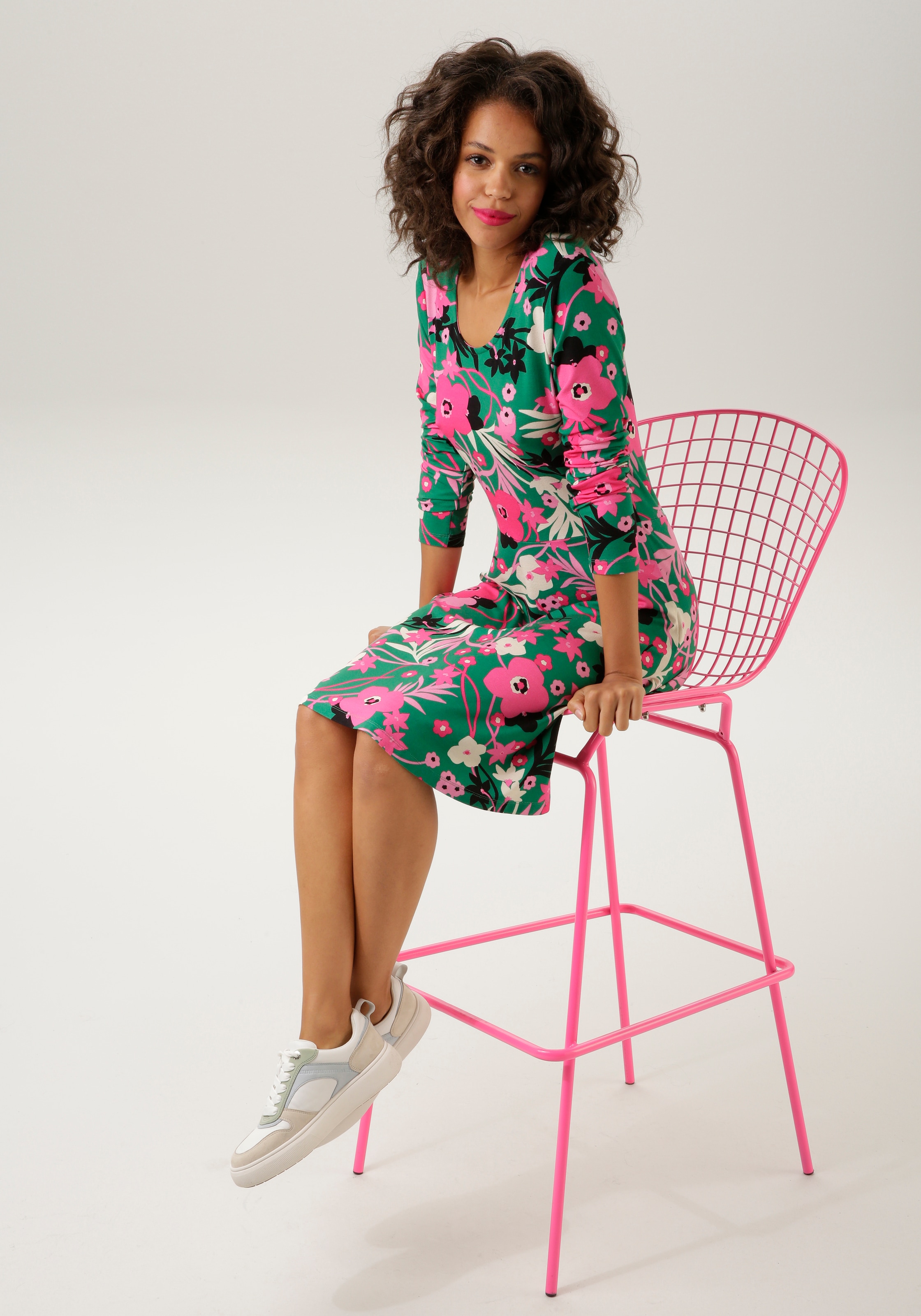 Aniston CASUAL Jerseykleid, mit BAUR bestellen trendfarbigen online Teil KOLLEKTION Unikat ein - | -jedes NEUE Blumendruck