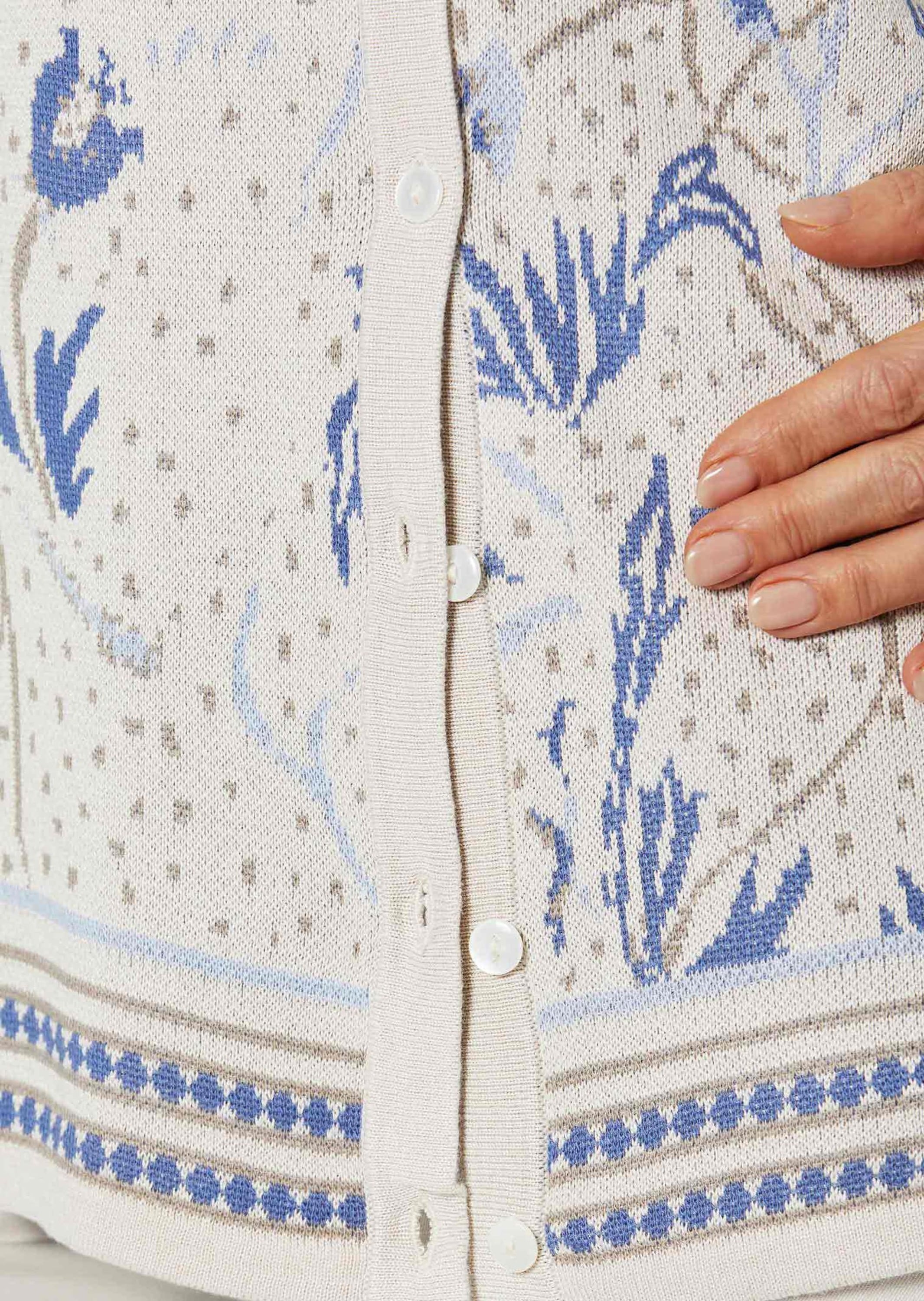 GOLDNER Strickjacke »Jacquardweste Kaschierende Jacquard-Strickweste in hochwertiger Qualität«
