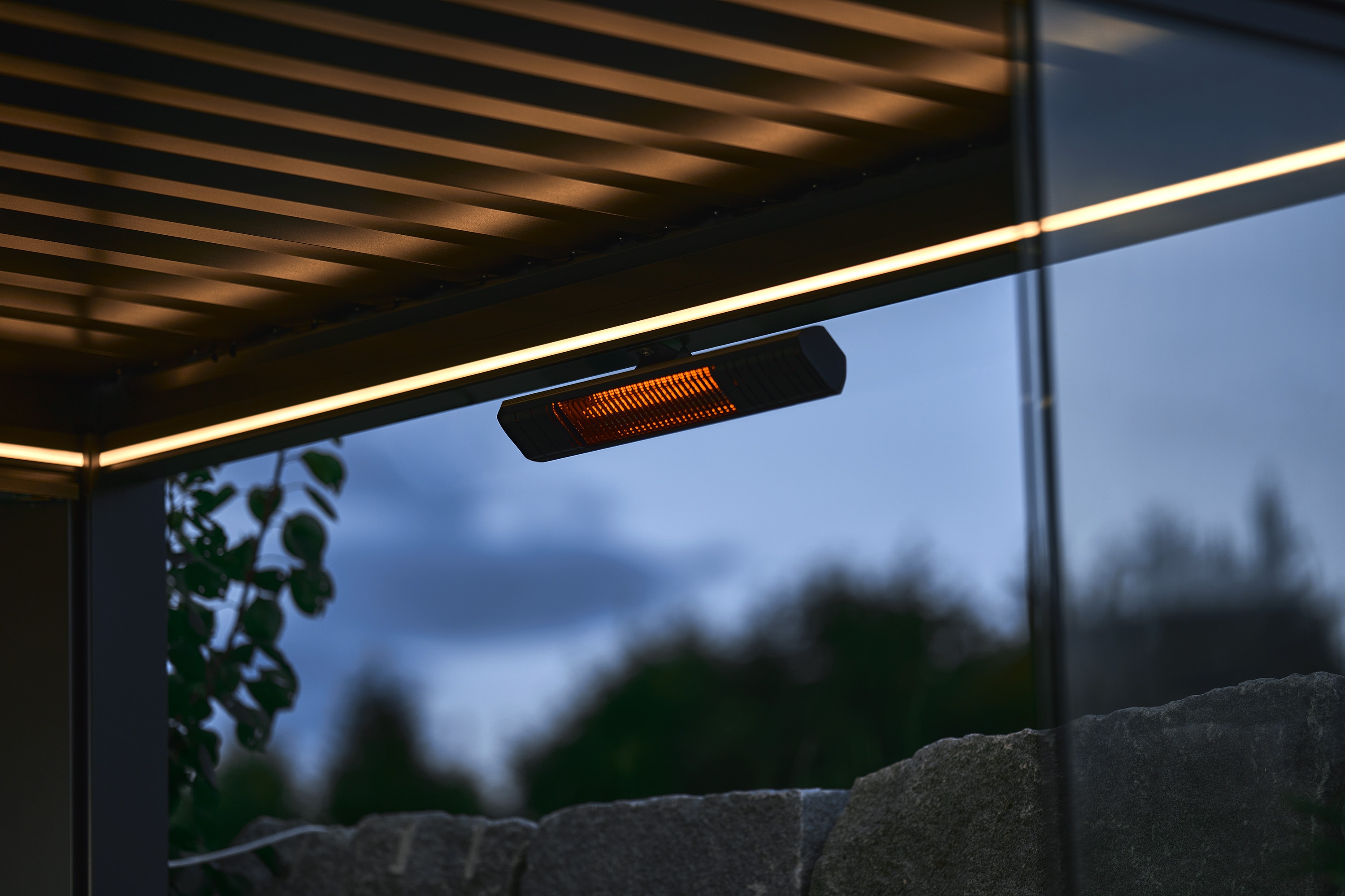 Thumbnail - Biohort Heizstrahler "für Pergolen, CH inkl. 24 h Timer" mit WiFi Funktion, Remote control + Touch control für Pergola