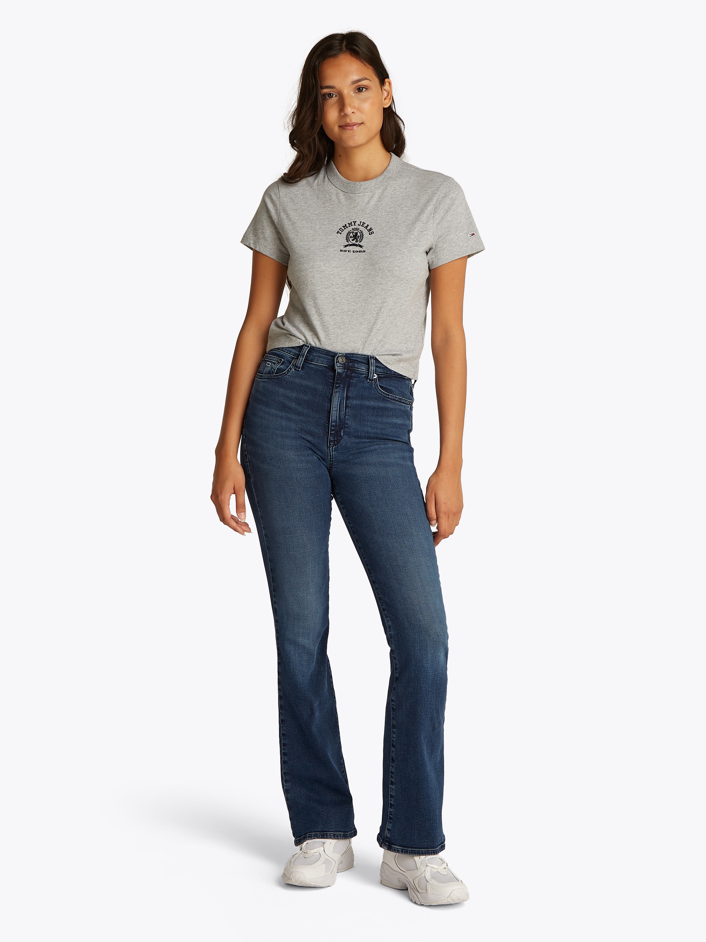 Tommy Jeans Bootcut-Jeans »SYLVIA HGH FLR«, Weite Beinform und Logo Stickerei auf der Gesäßtasche