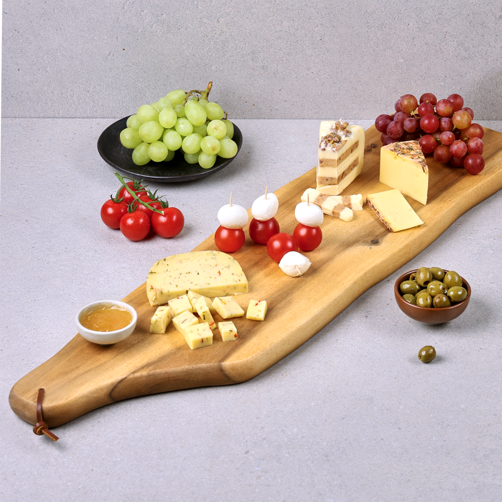 KESPER® Servierbrett, (1 St.), mit Griff und Lederband zum Aufhängen, aus Akazienholz