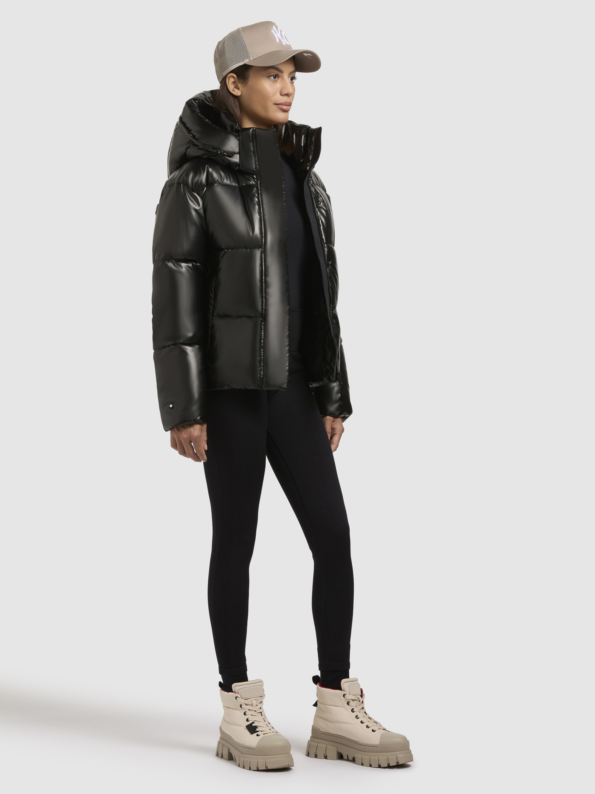 khujo Steppjacke »DEVINA SHINY«, mit Kapuze