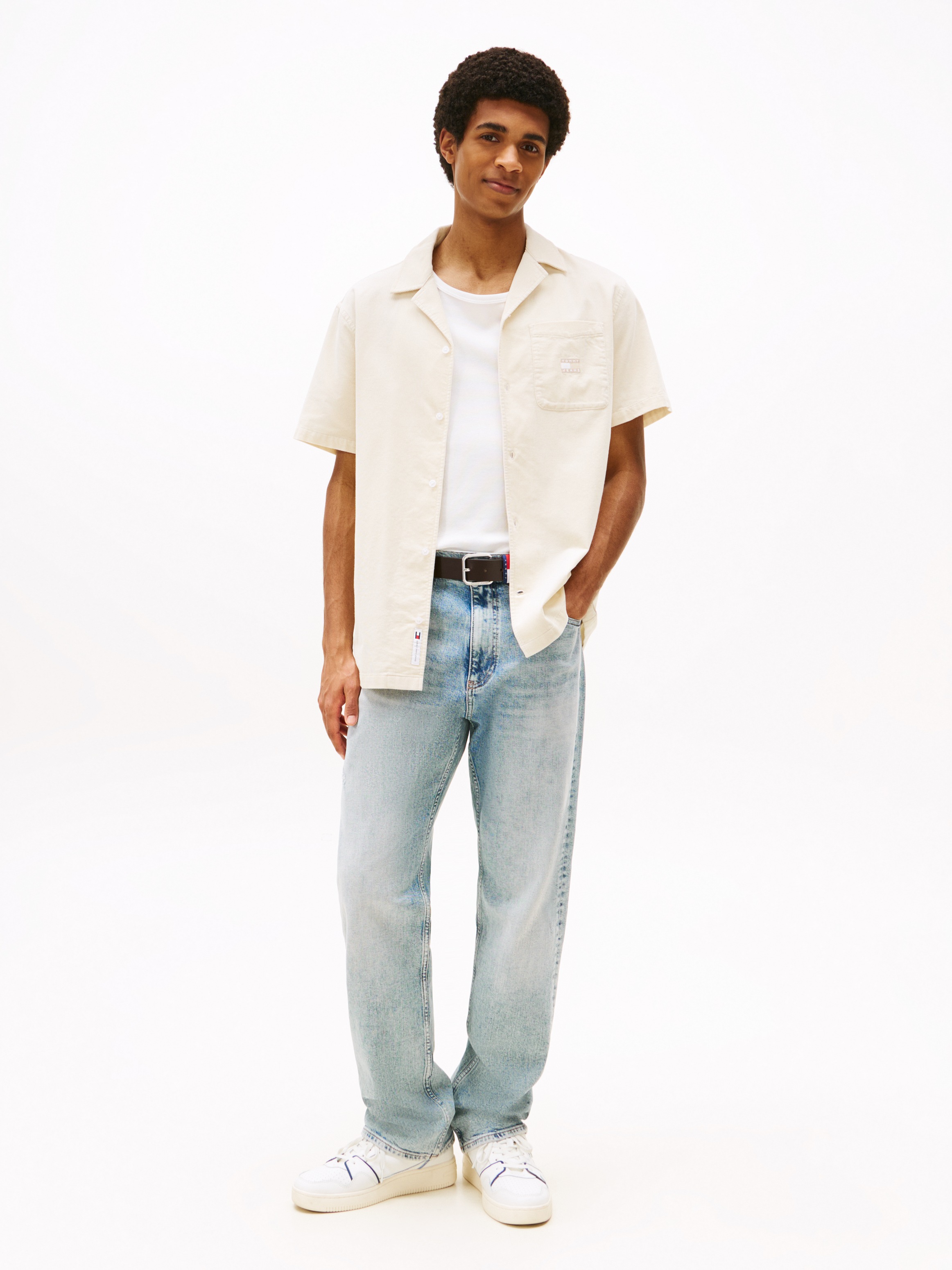 Tommy Jeans Kurzarmhemd "TJM CORD REG CAMP SHIRT", Mit Rundhalsausschnitt günstig online kaufen
