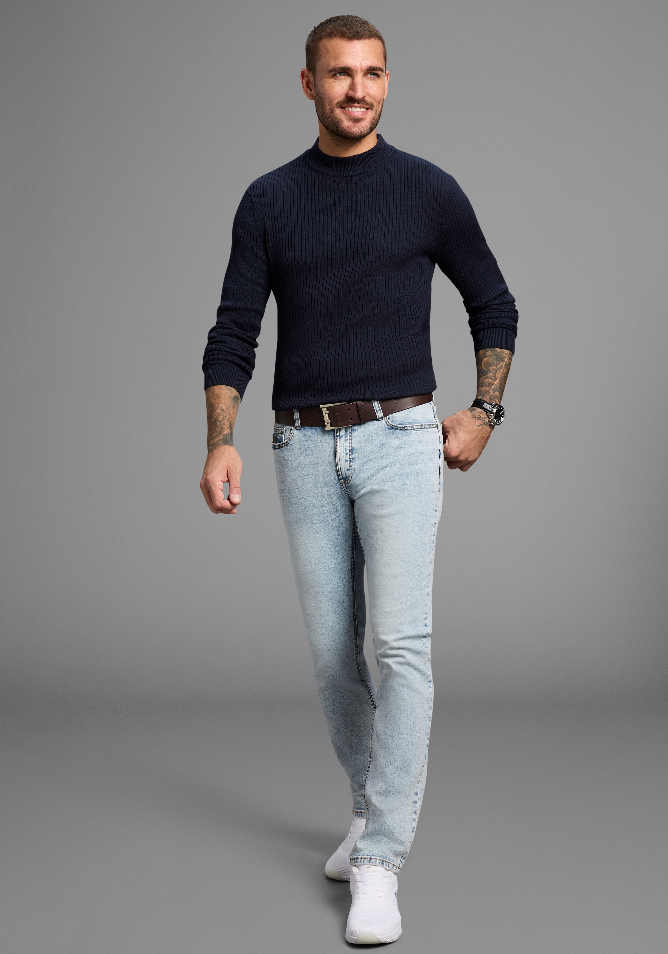 Bruno Banani Straight-Jeans »Hutch«, gerade Beinform, teilweise mit modischen Destroyed-Effekten