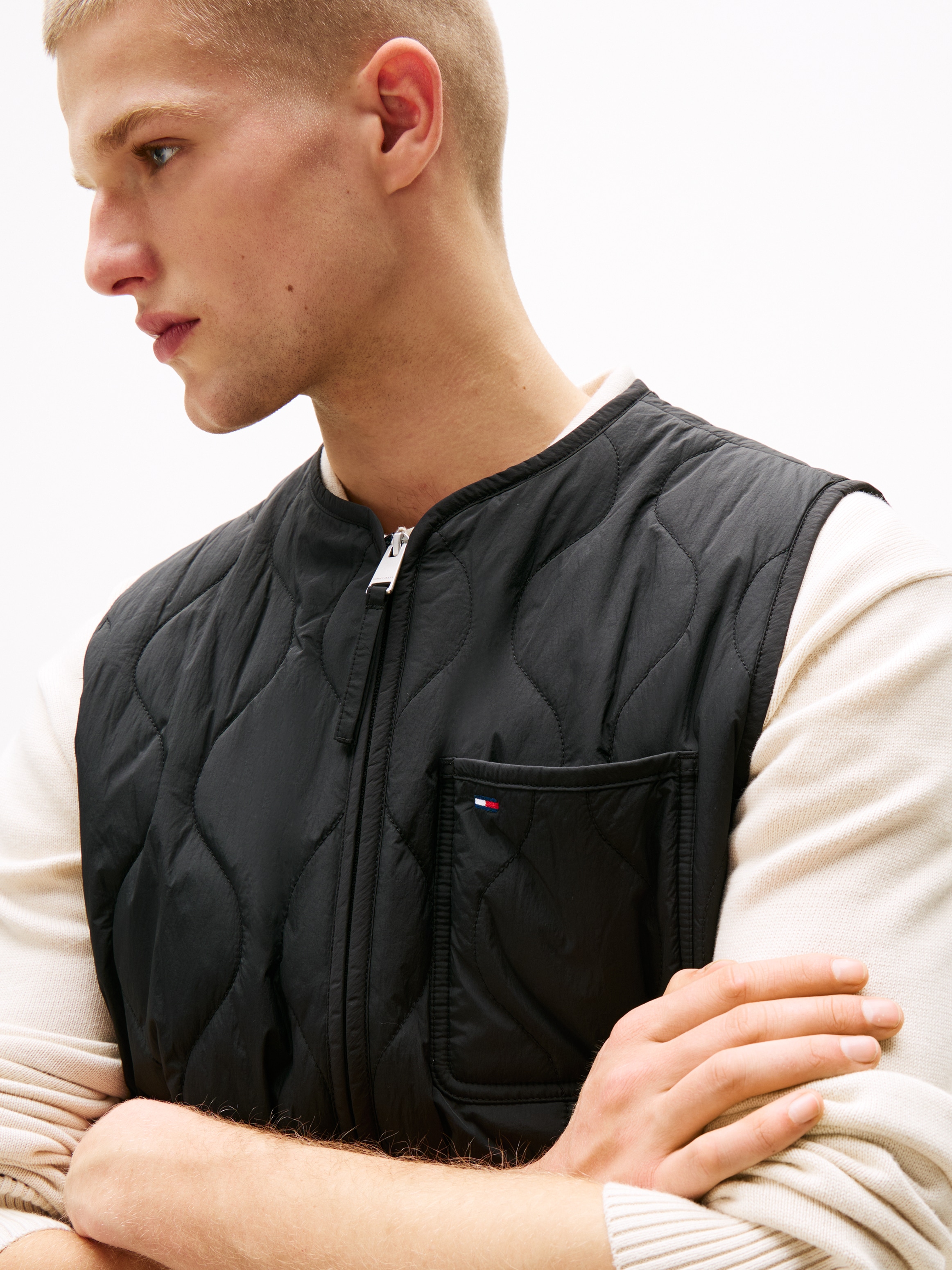 Tommy Jeans Steppweste »TJM QUILTED VEST EXT«, Mit Rundhalsausschnitt