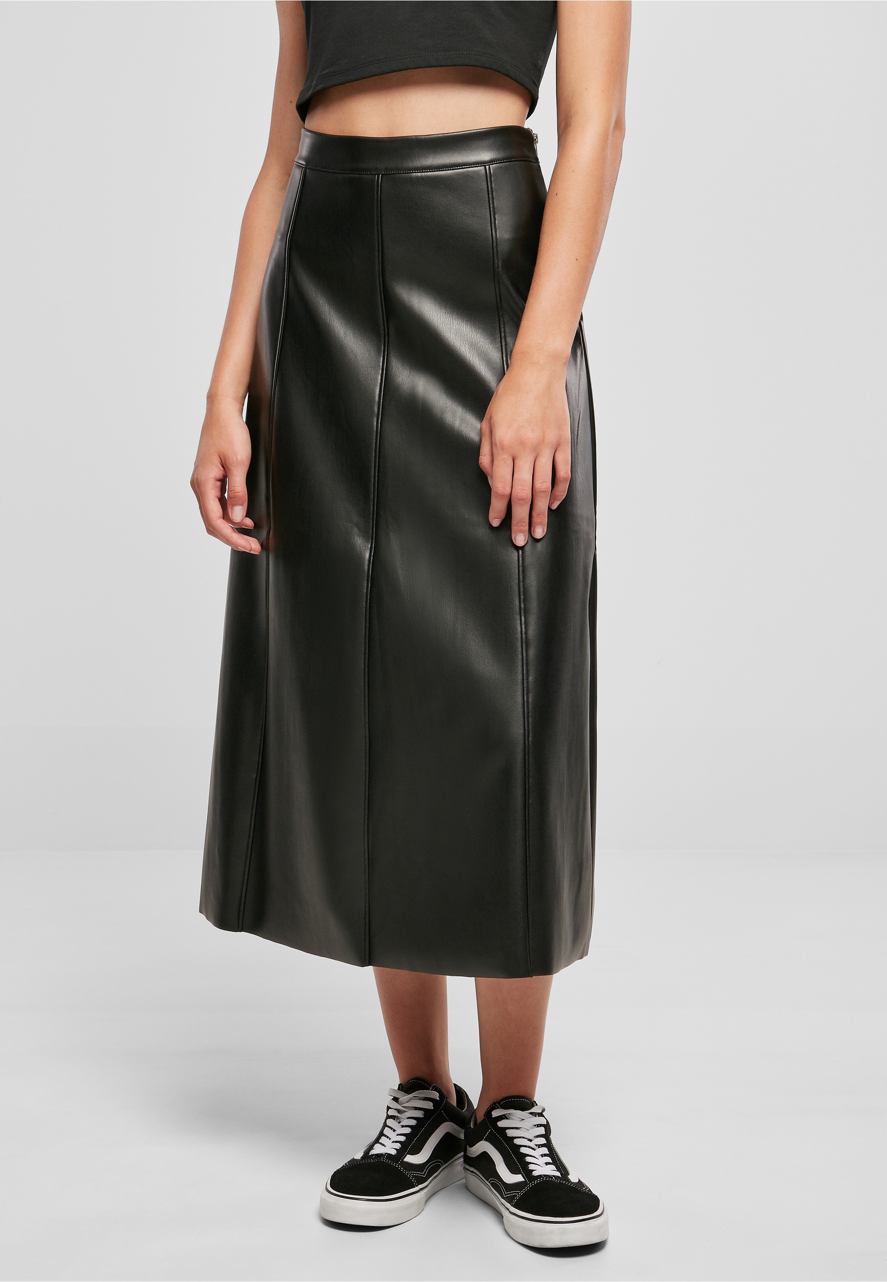 URBAN CLASSICS Sommerrock »Urban Classics Damen Ladies Synthetic Leather Midi Skirt« 1 Stk.