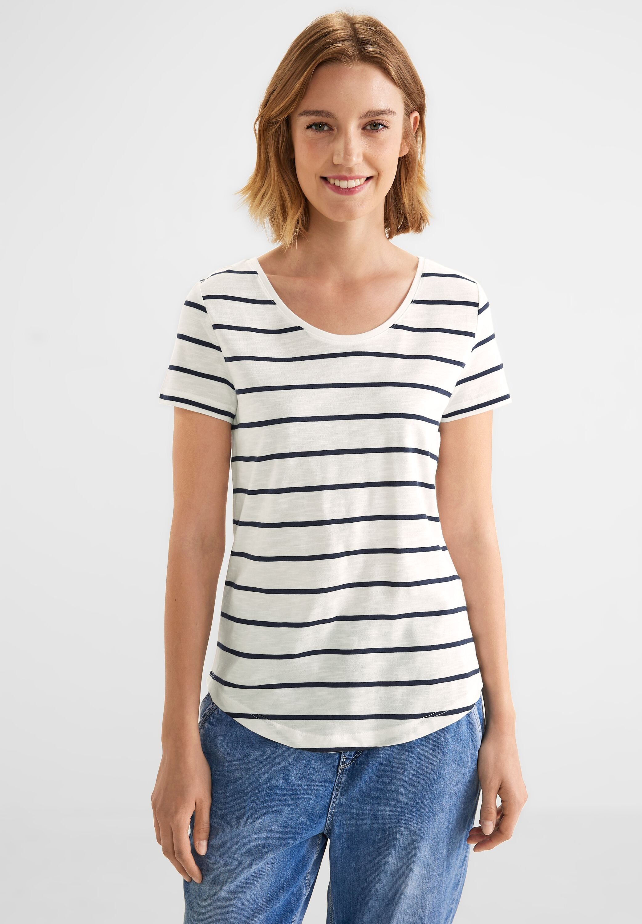 STREET ONE Rundhalsshirt mit abgerundetem V-Ausschnitt