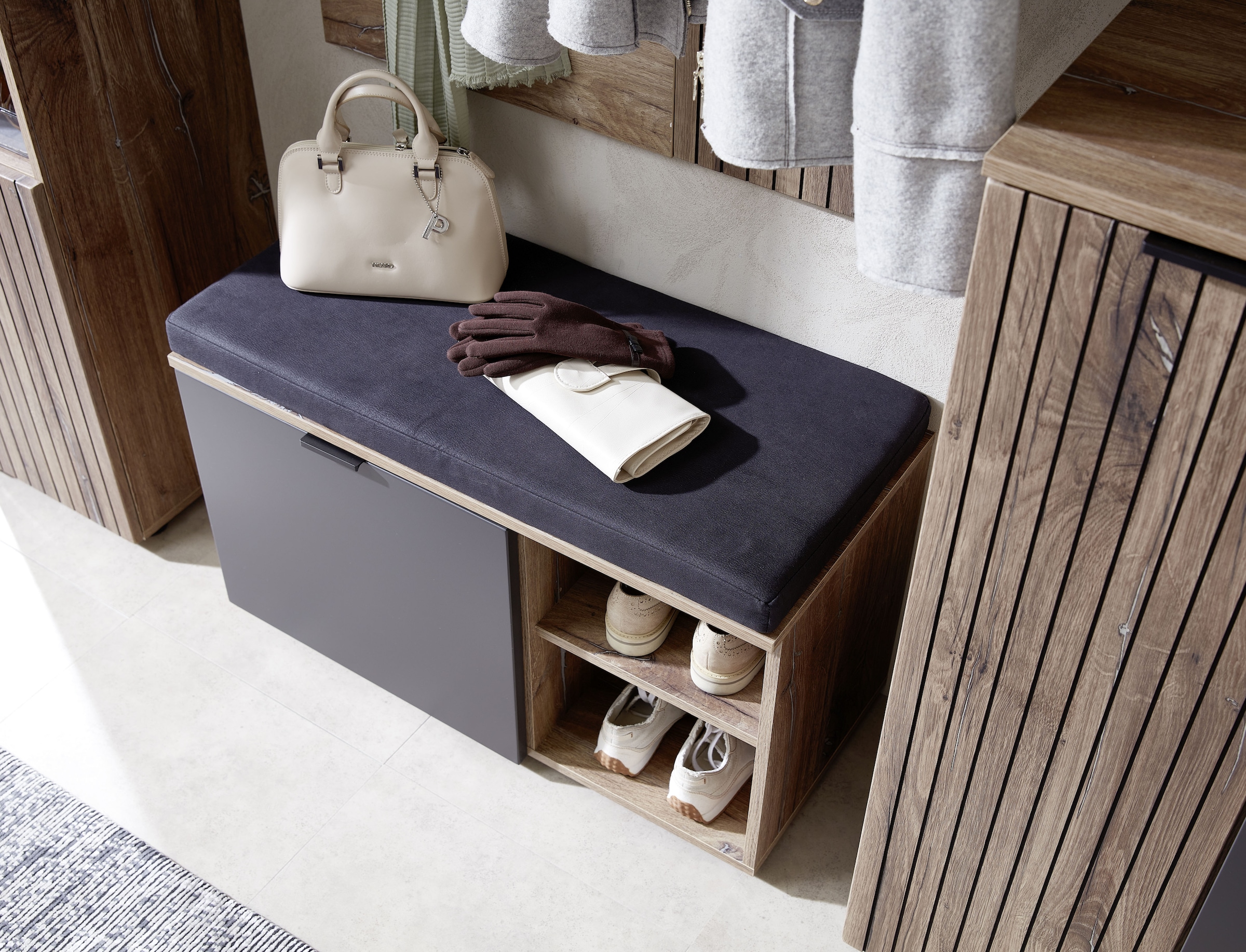 Innostyle Sitzbank »Line Schuhbank inkl. Sitzkissen, 82x51x38cm (B/H/T)«, (1 St.), 1 türig, Sitzkissen, Soft-Close, ABS-Schutzkanten