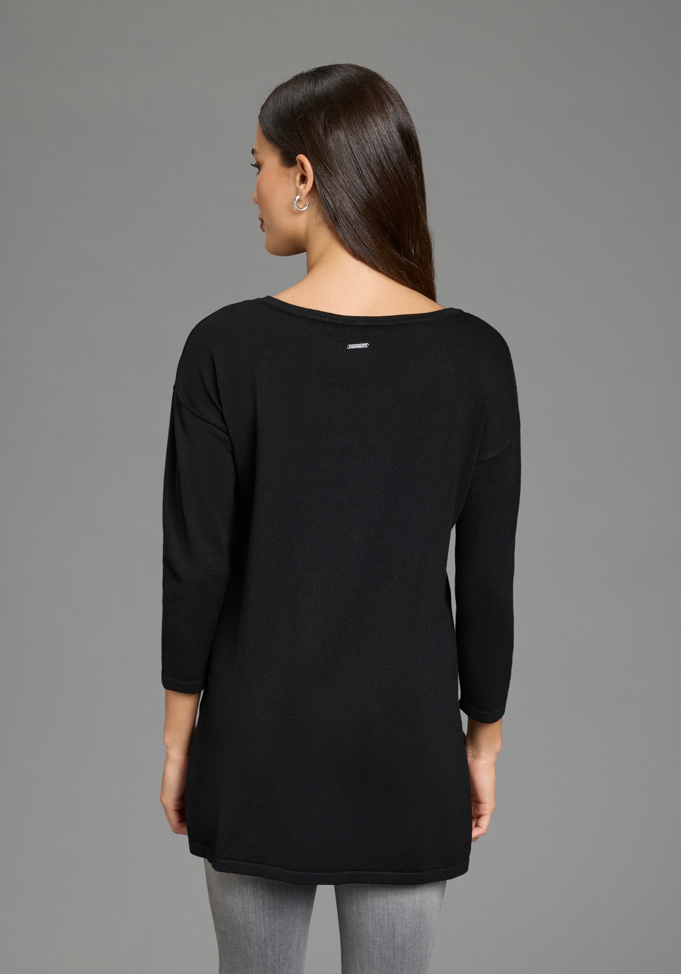 Laura Scott Strickpullover »aus Feinstrick, mit U-Boot-Ausschnitt, weite Passform« mit welligem Nieten-Design