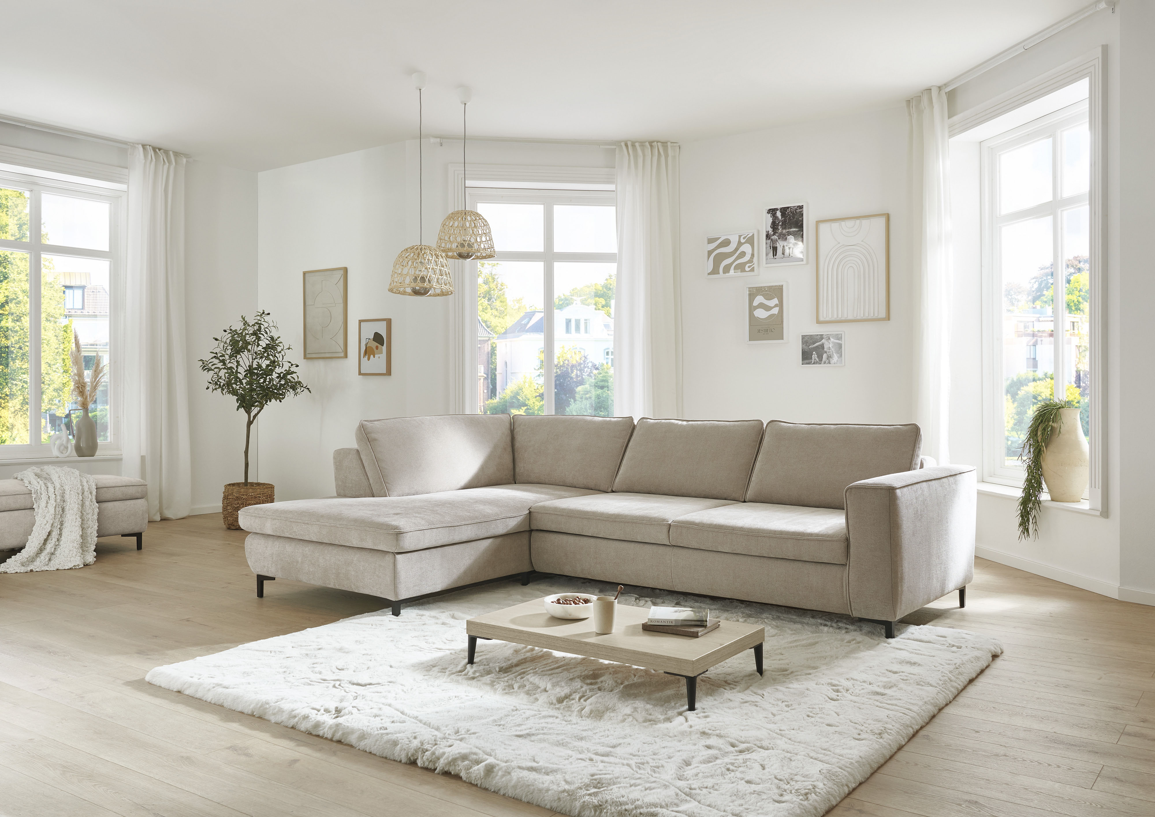 Die PlanBar Ecksofa "MP-IN24153, L-Form, Breite 289 cm" wahlweise mit Schlaffunktion und verstellbaren Kopfstützen