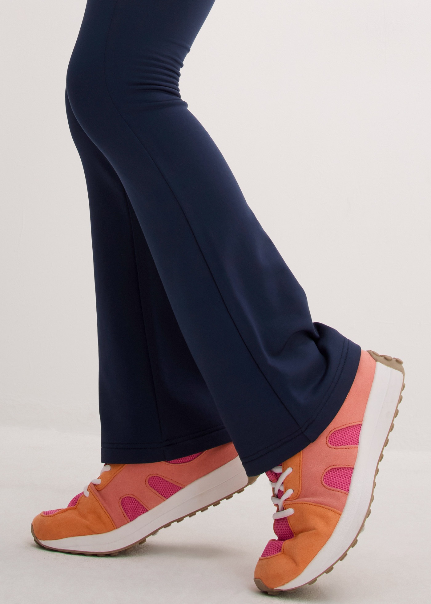 Thumbnail - bonprix Thermohose "Ausgestellte Jerseyhose mit angerauter Innenseite" mit angerautem Innenmaterial, mit Gummizug, ausge...