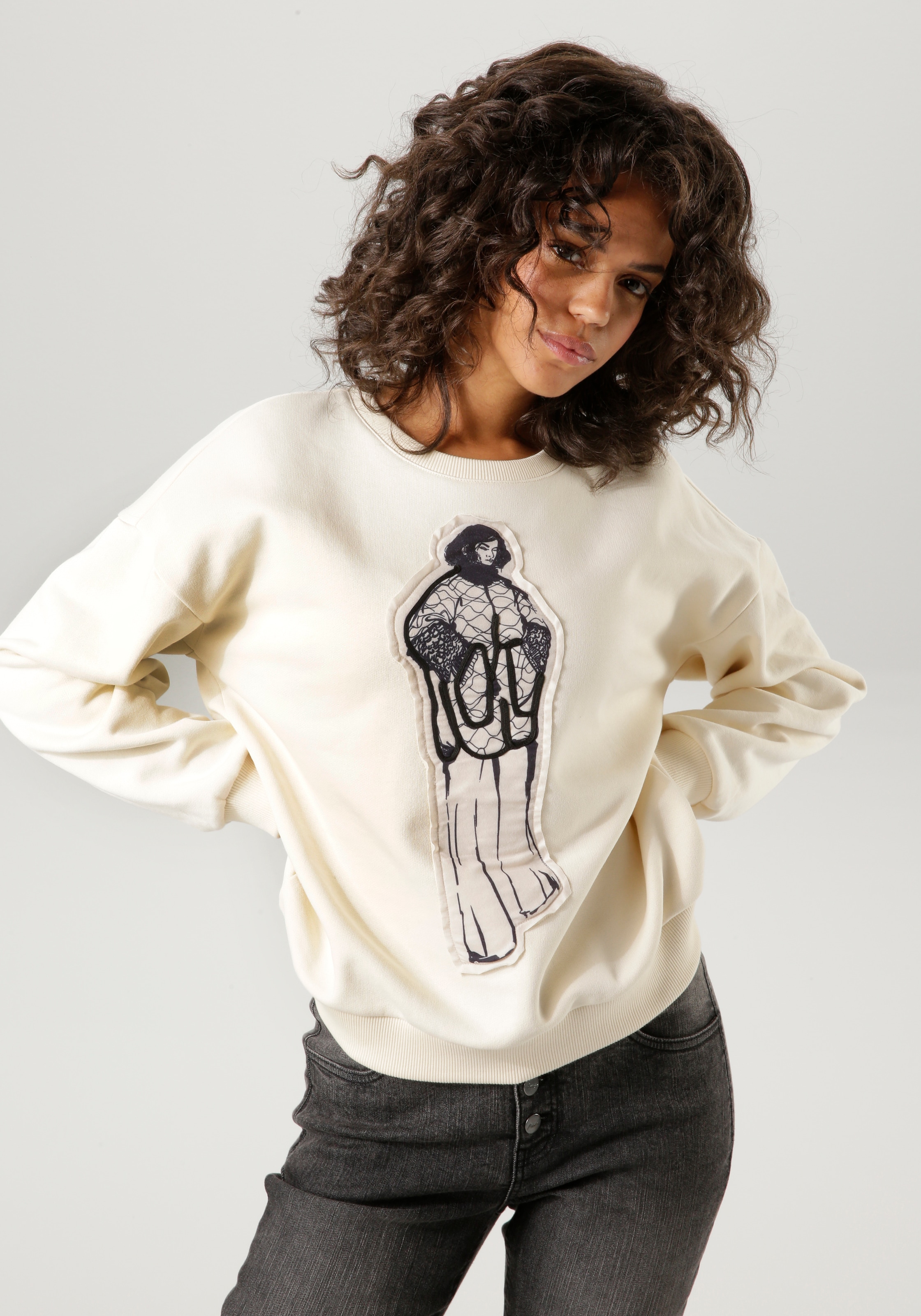 Sweatshirt, mit stylisch bedruckter Applikation - NEUE KOLLEKTION