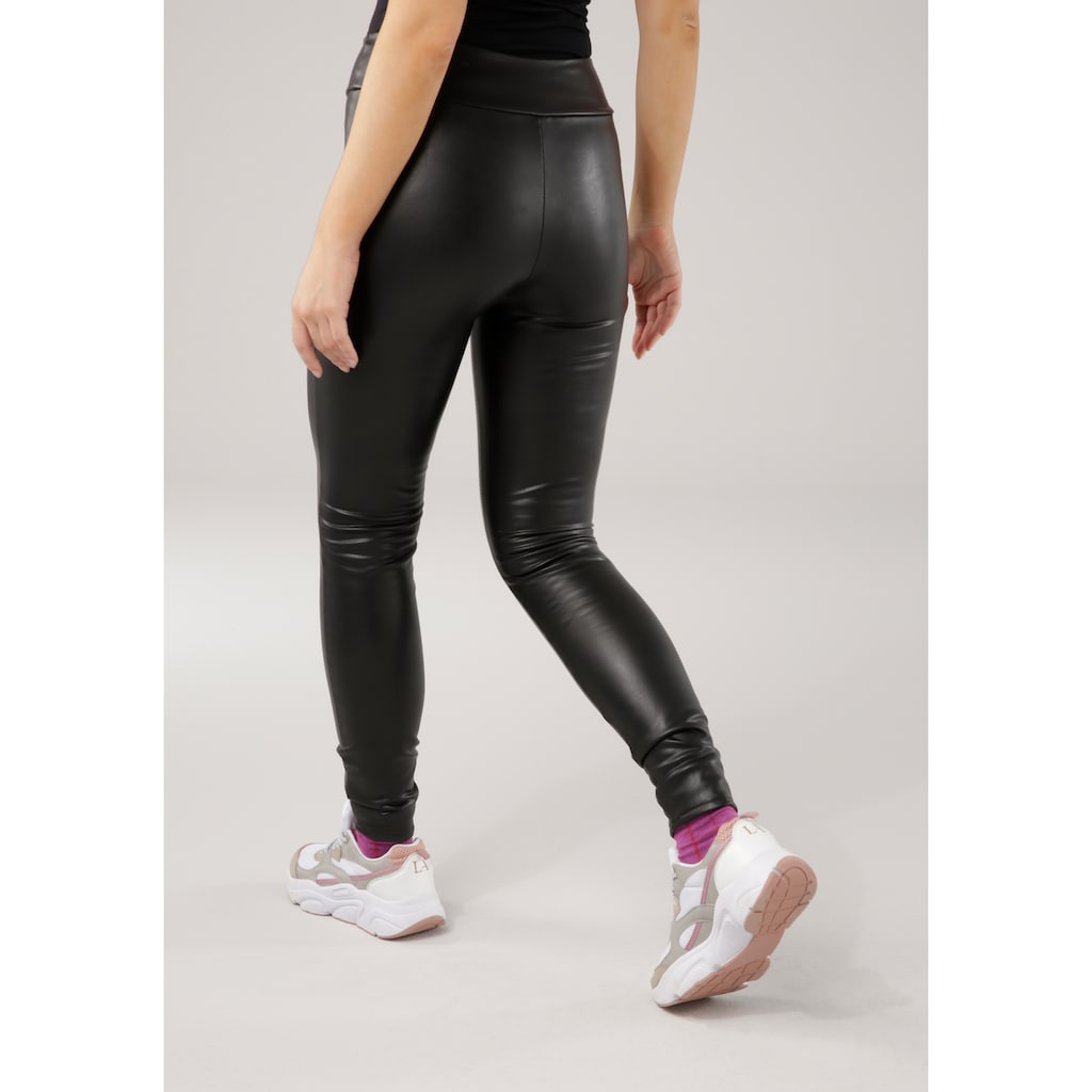 Laura Scott Leggings, aus elastischem Lederimitat