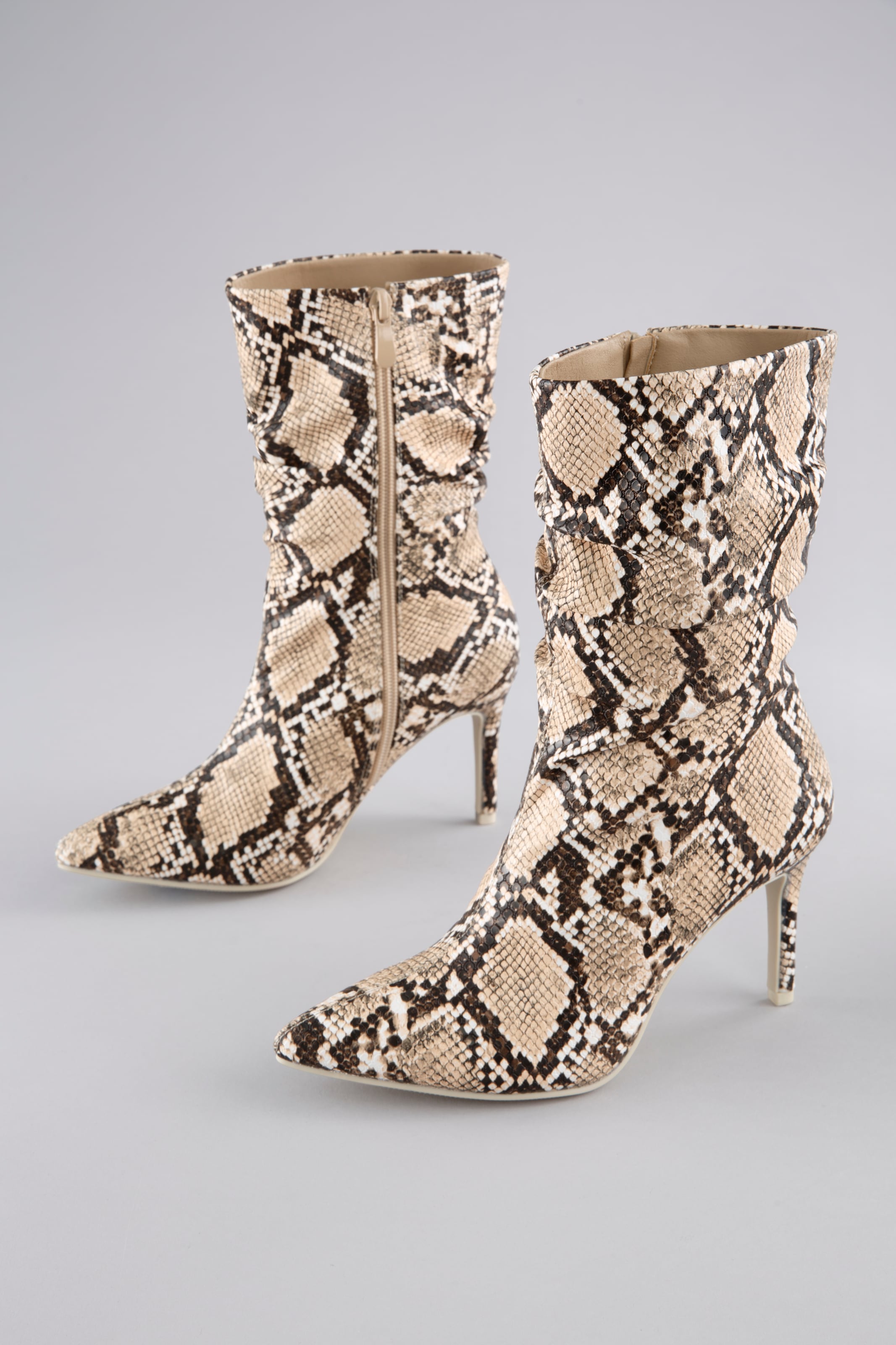 Aniston SHOES Stiefelette, mit Raffungen am slouchy Schaft - NEUE KOLLEKTION