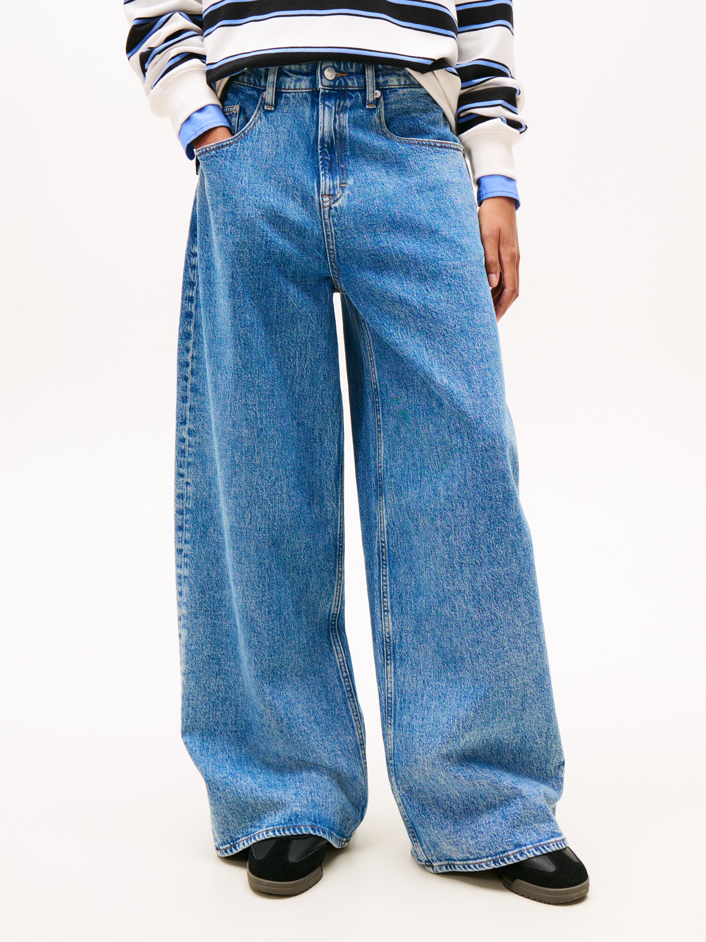 Tommy Jeans Loose-fit-Jeans "CHARLIE MR LOOSE WD" mit Logostickerei, Mid Ri günstig online kaufen