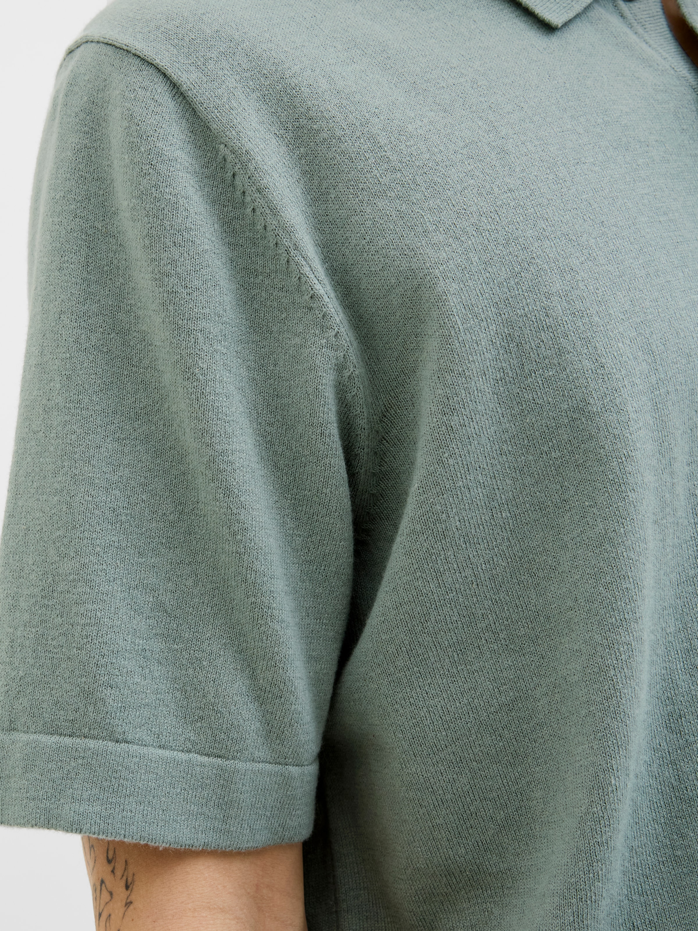 Jack & Jones Kurzarmpullover »JJEEMIL KNIT RELAXED POLO SS SN«, mit Polo Kragen