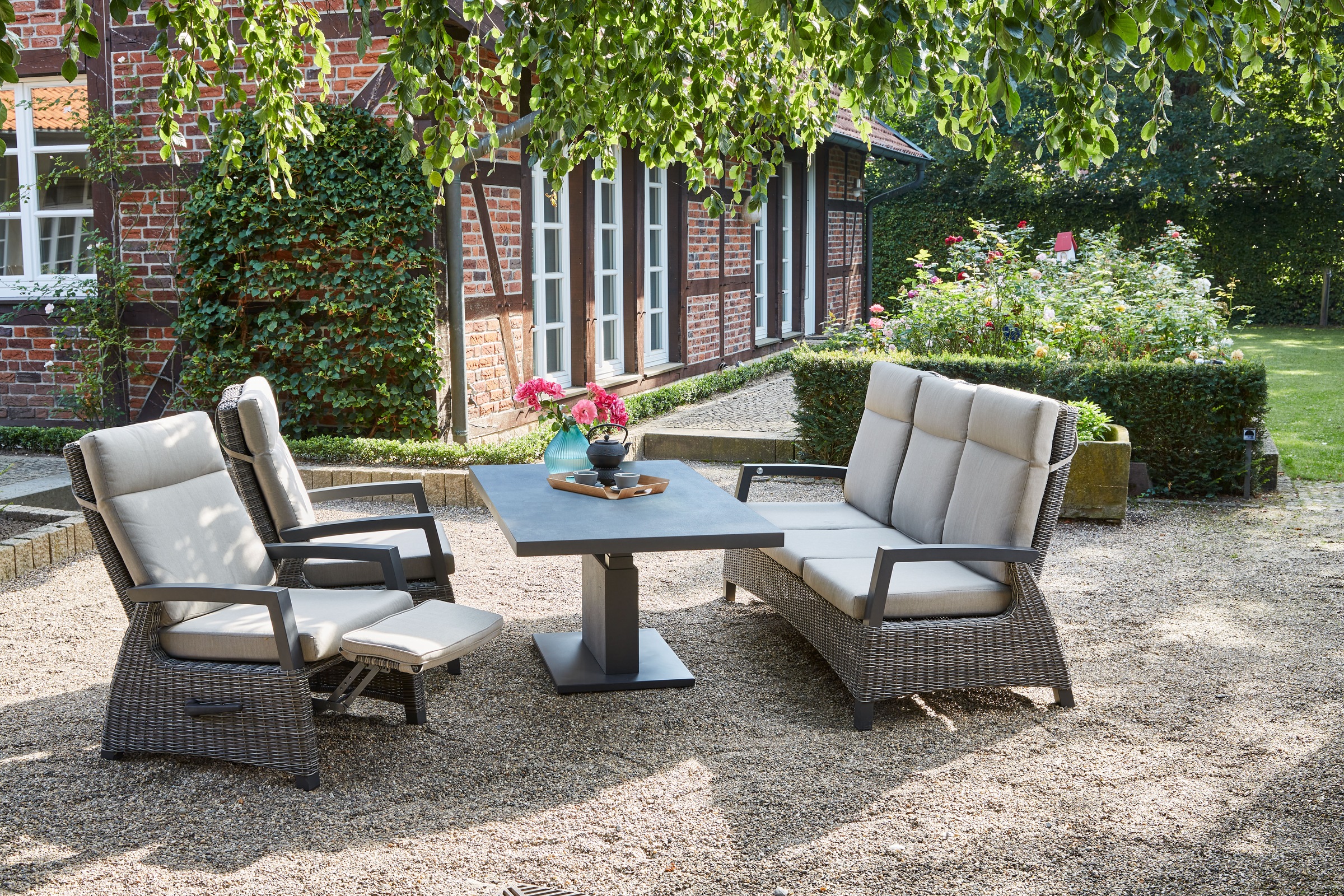 Siena Garden Gartenlounge-Bank »CORIDO Lounge 3er Sofa in charcoal grey« Gestell Alu matt anthrazit, mit Sitz- u. Rückenkissen taupe meliert