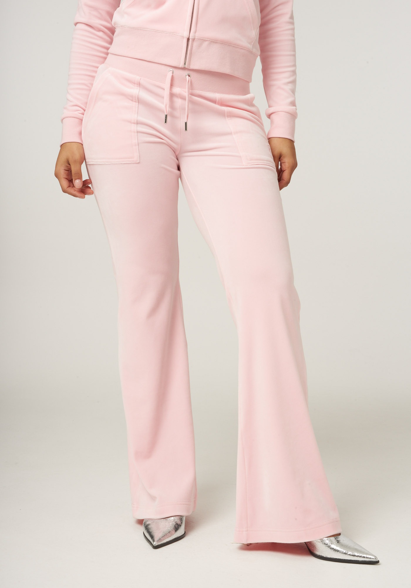 Juicy Couture Sweathose "LAYLA LOW RISE POCKETED FLARE PANT Damen", Trainin günstig online kaufen