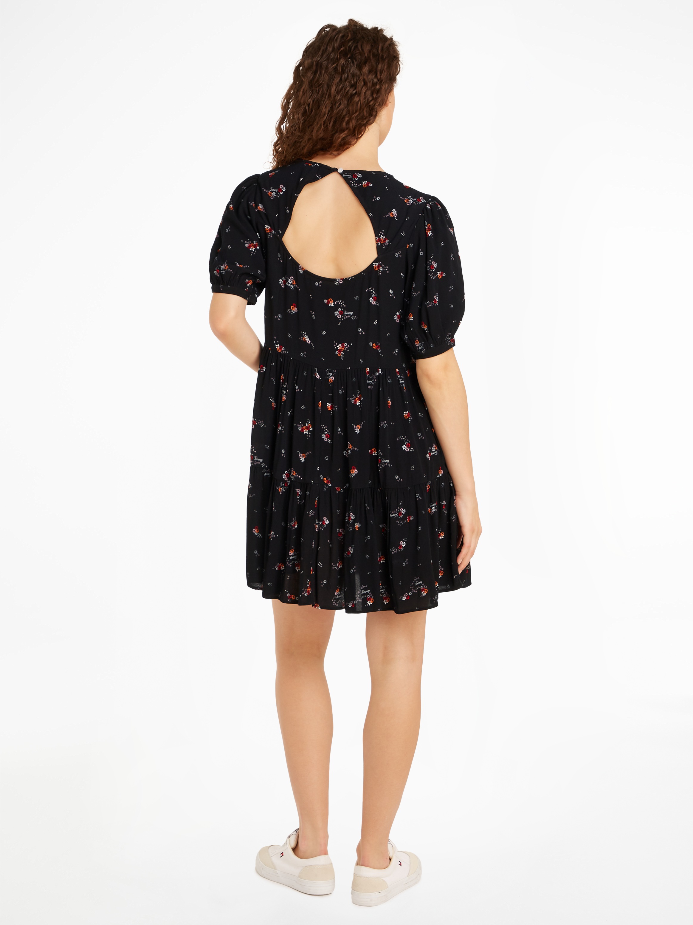 Tommy Jeans Curve Blusenkleid "TJW BLACK FLORAL TIERD DRESS EXT", Große Grö günstig online kaufen