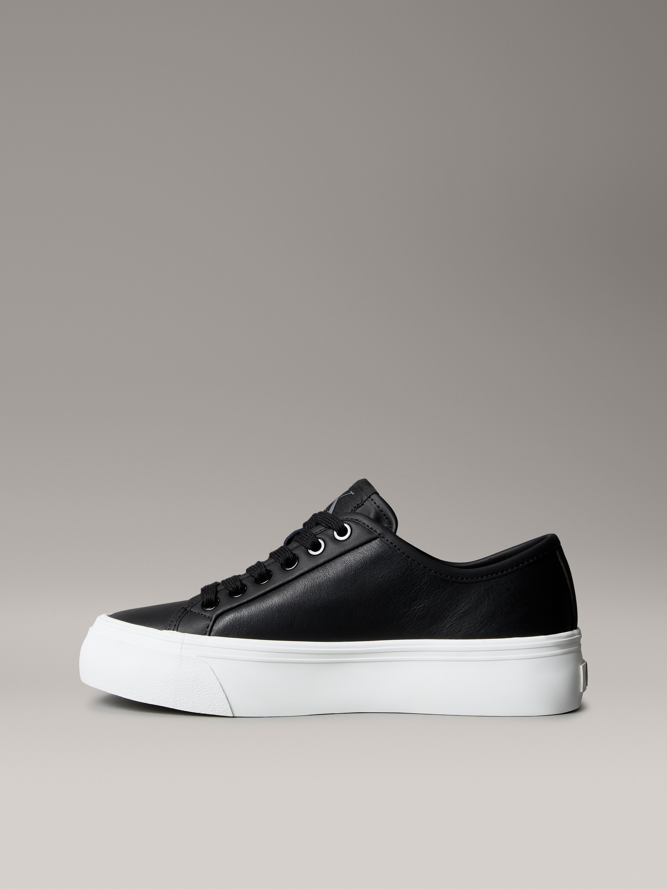 Calvin Klein Jeans Plateausneaker »VULC FLATF LACE UP LTH CK«, Schnürschuh, Halbschuh, Freizeitsneaker mit CK-Logo