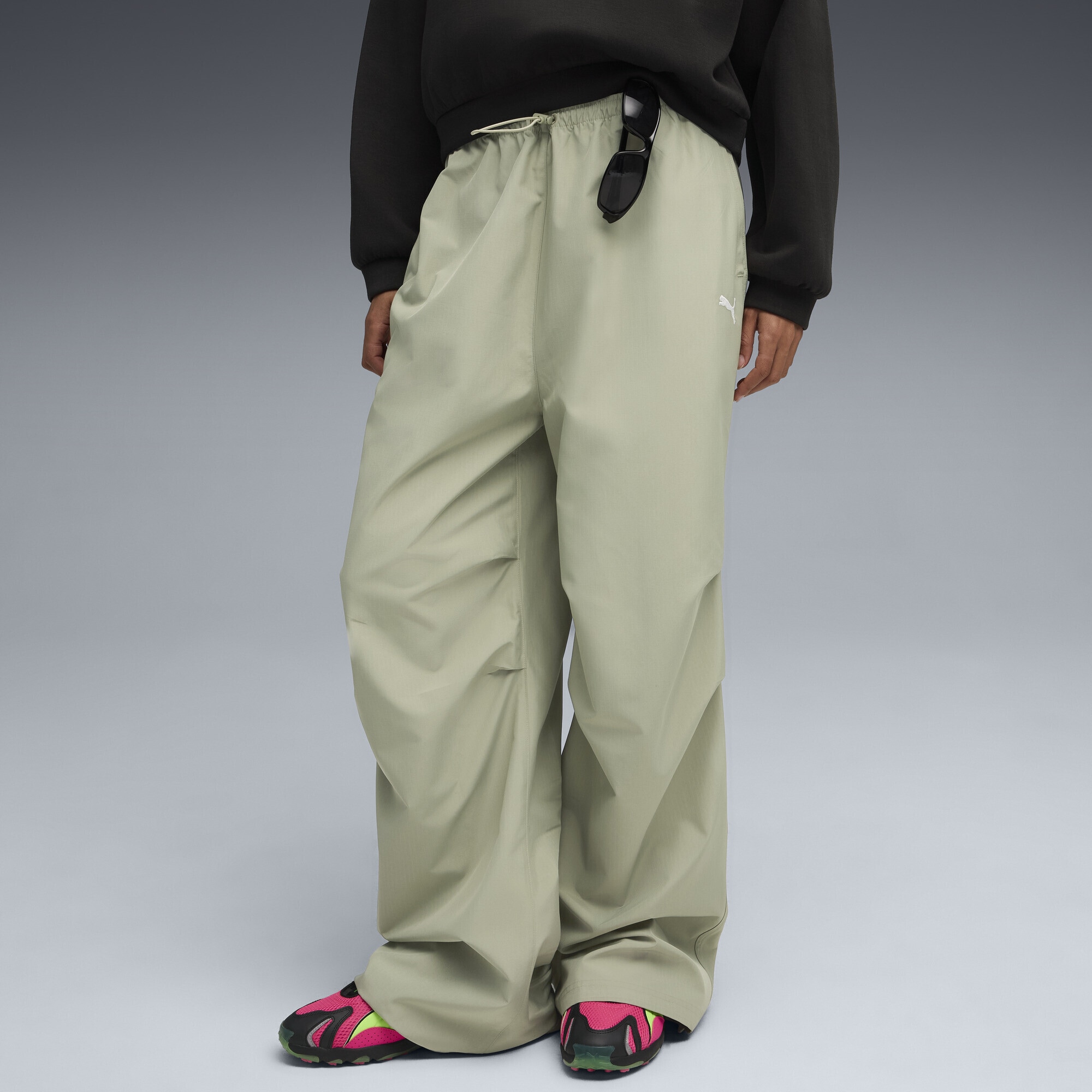 PUMA Sporthose »Wardrobe Essentials Gewebte Parachute-Hose Damen«