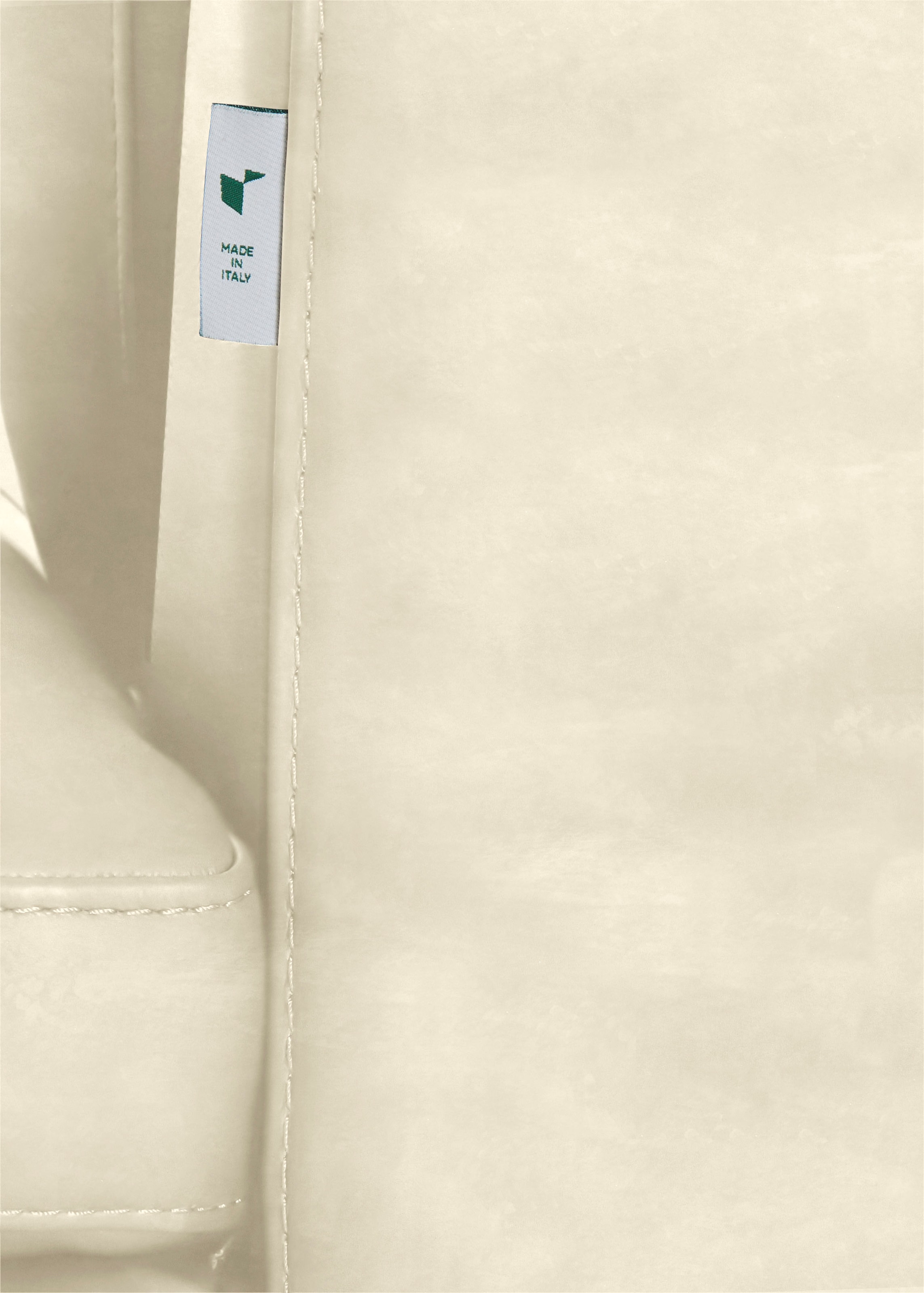 CALIA ITALIA 3-Sitzer »Gaia, Sofa im edlen Design und mit erstklassigem Sitzkomfort«, aus pflegeleichtem Luxus-Microfaser Ginevra Hydro Care