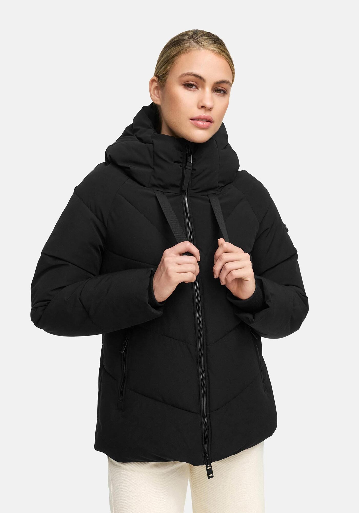 Marikoo Winterjacke »Kwamee«, Schräg gesteppte Winterjacke mit fester Kapuze