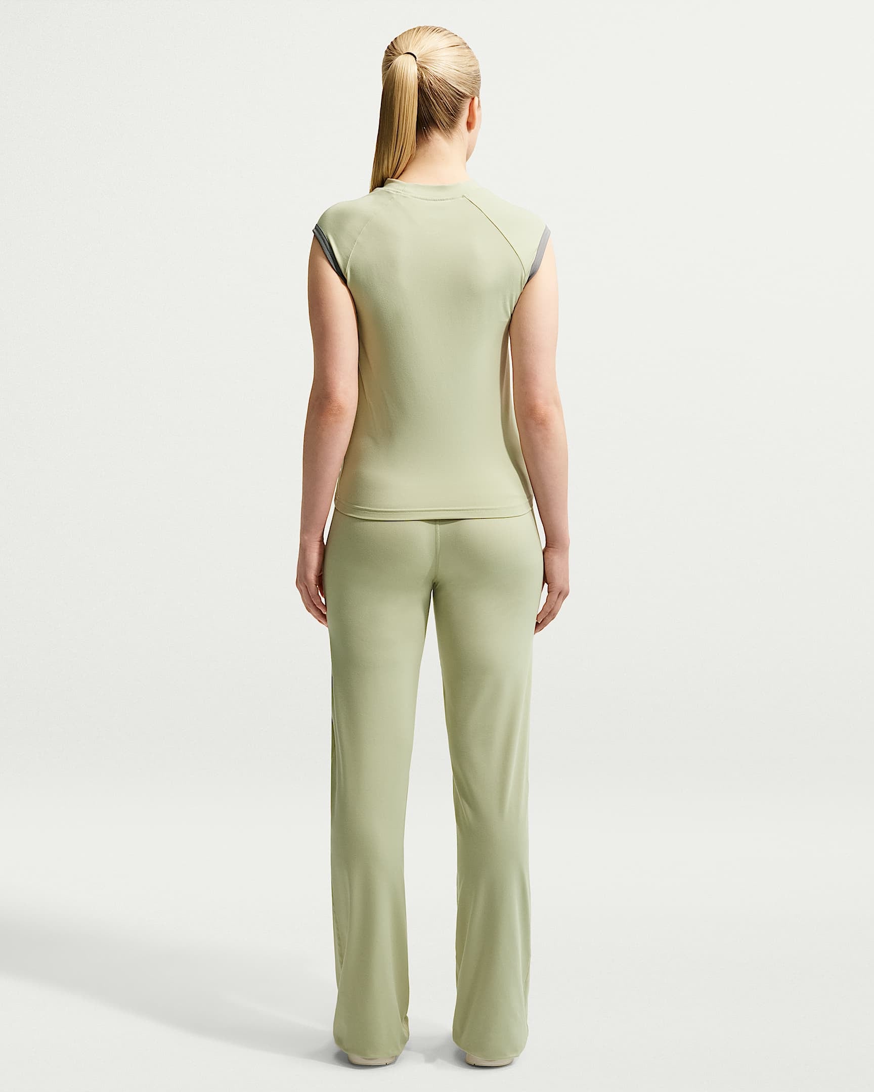 Nike Sportswear Sporthose »W NK FLARED PANT GLS«  ausgestelltes Bein, sportlicher Stil