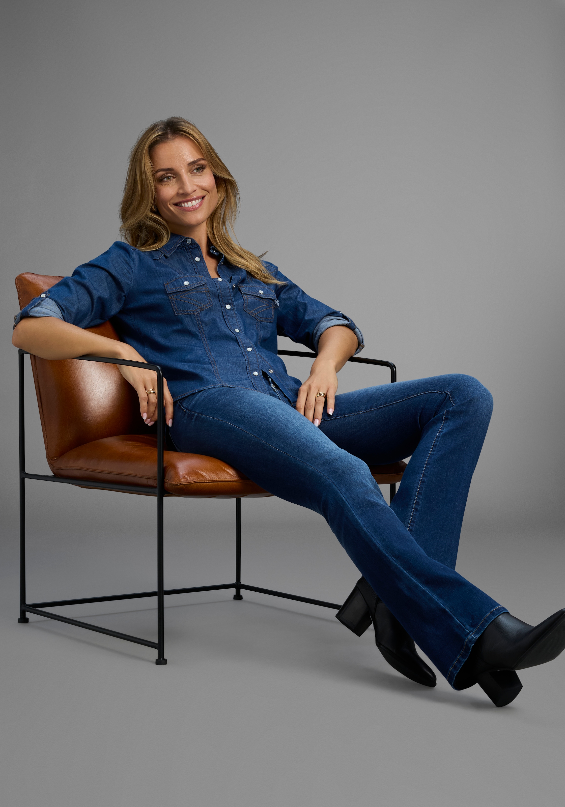 Arizona Bootcut-Jeans »Ultra-Stretch«, normale Passform, Baby-Bootcut, Used-Look-Waschung