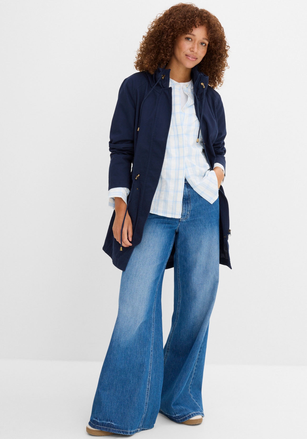 bonprix Parka »Baumwoll-Kurzparka mit Stehkragen, talliert« mit Kapuze taillierte Passform, mit Stehkragen und Tunnelzug