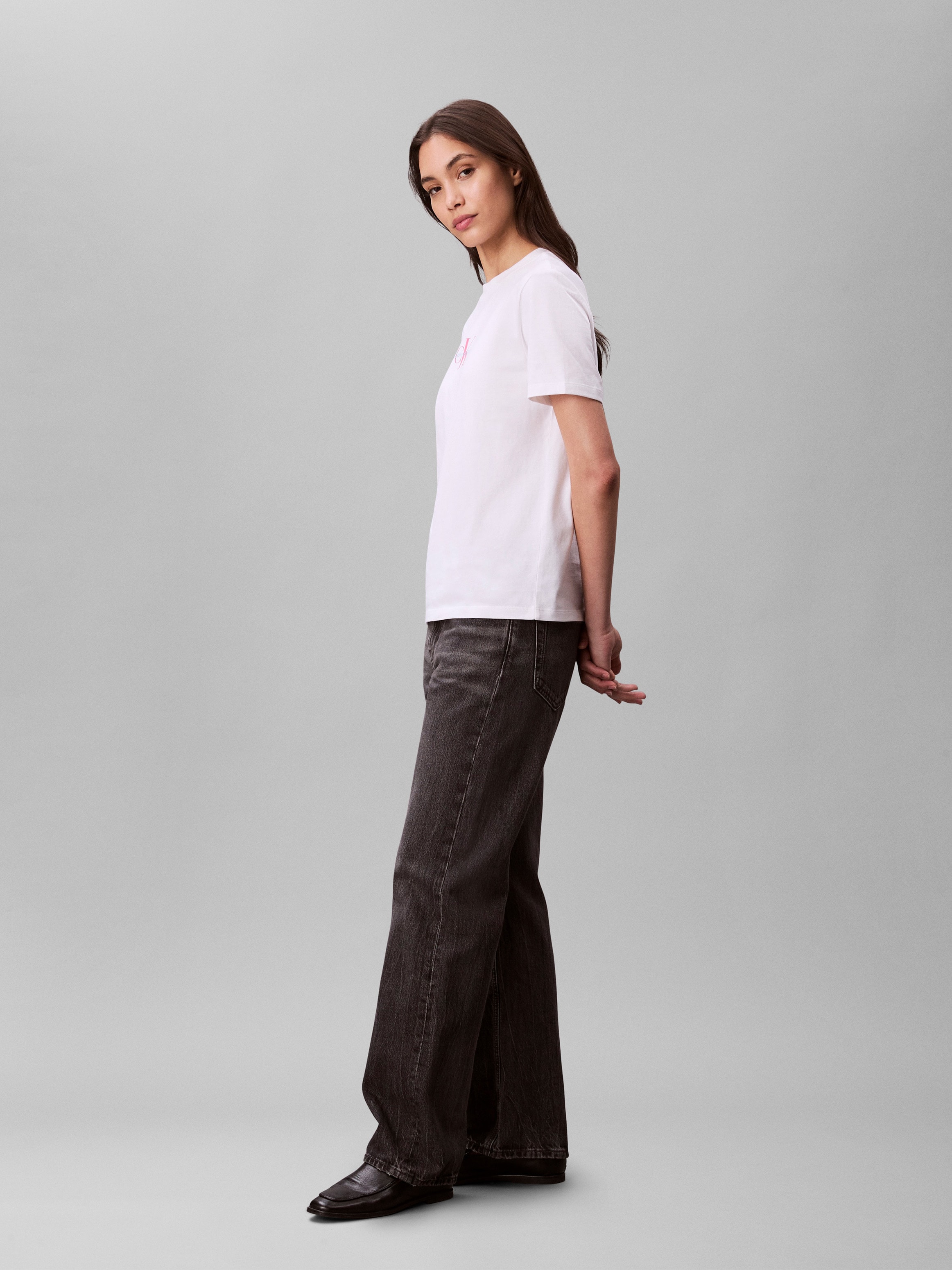 Calvin Klein Jeans Kurzarmshirt »SS 20s CLASSIC LOGO TEE«, Mit Rundhalsausschnitt