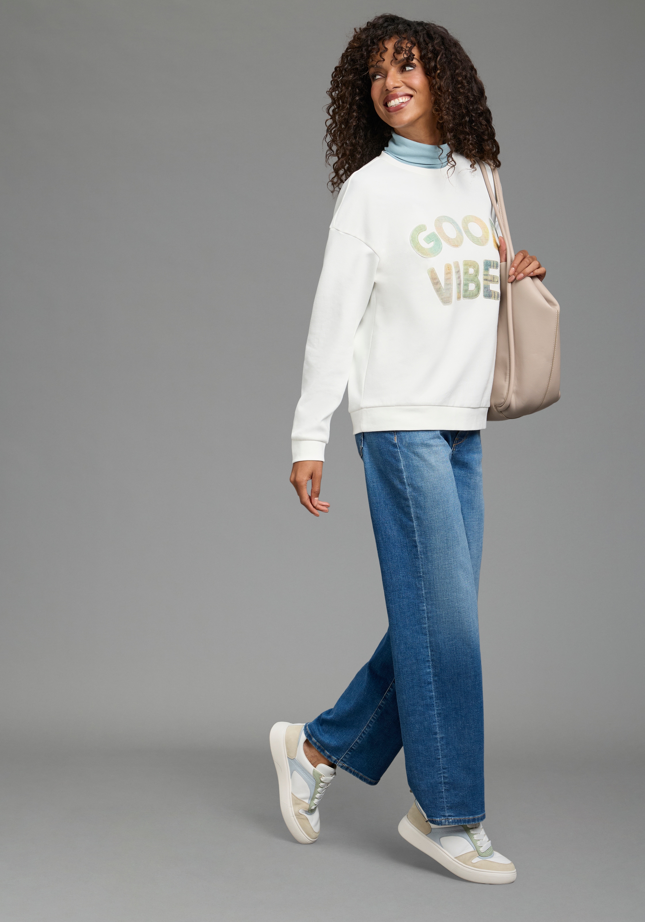 Laura Scott Sweatshirt , mi hochwertiger Applikation in modischen Pastell -Tönen
