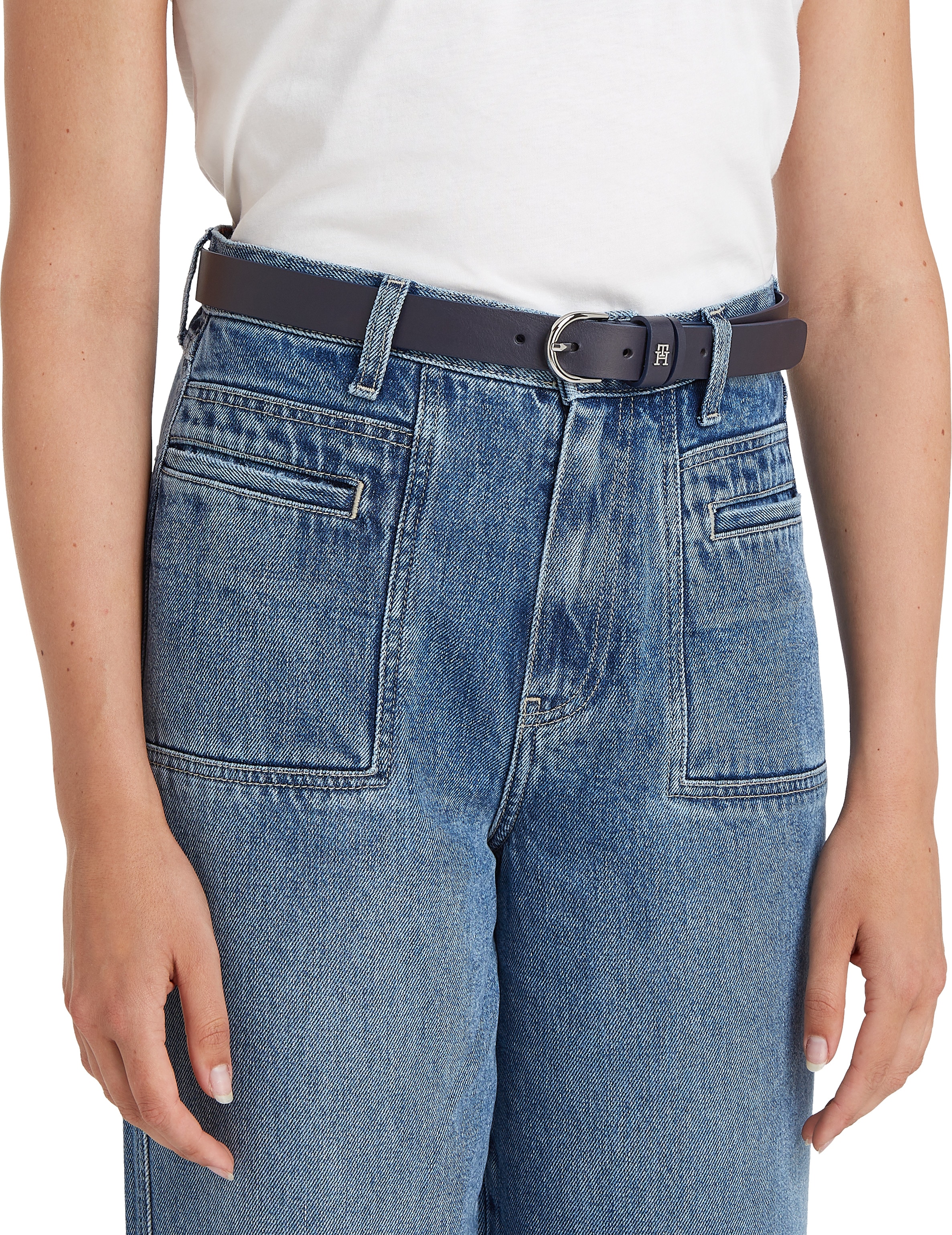 Tommy Hilfiger Ledergürtel »ESSENTIAL EFFORTLESS 2.5 SV«, Einfachdornschließe, Metallemblem