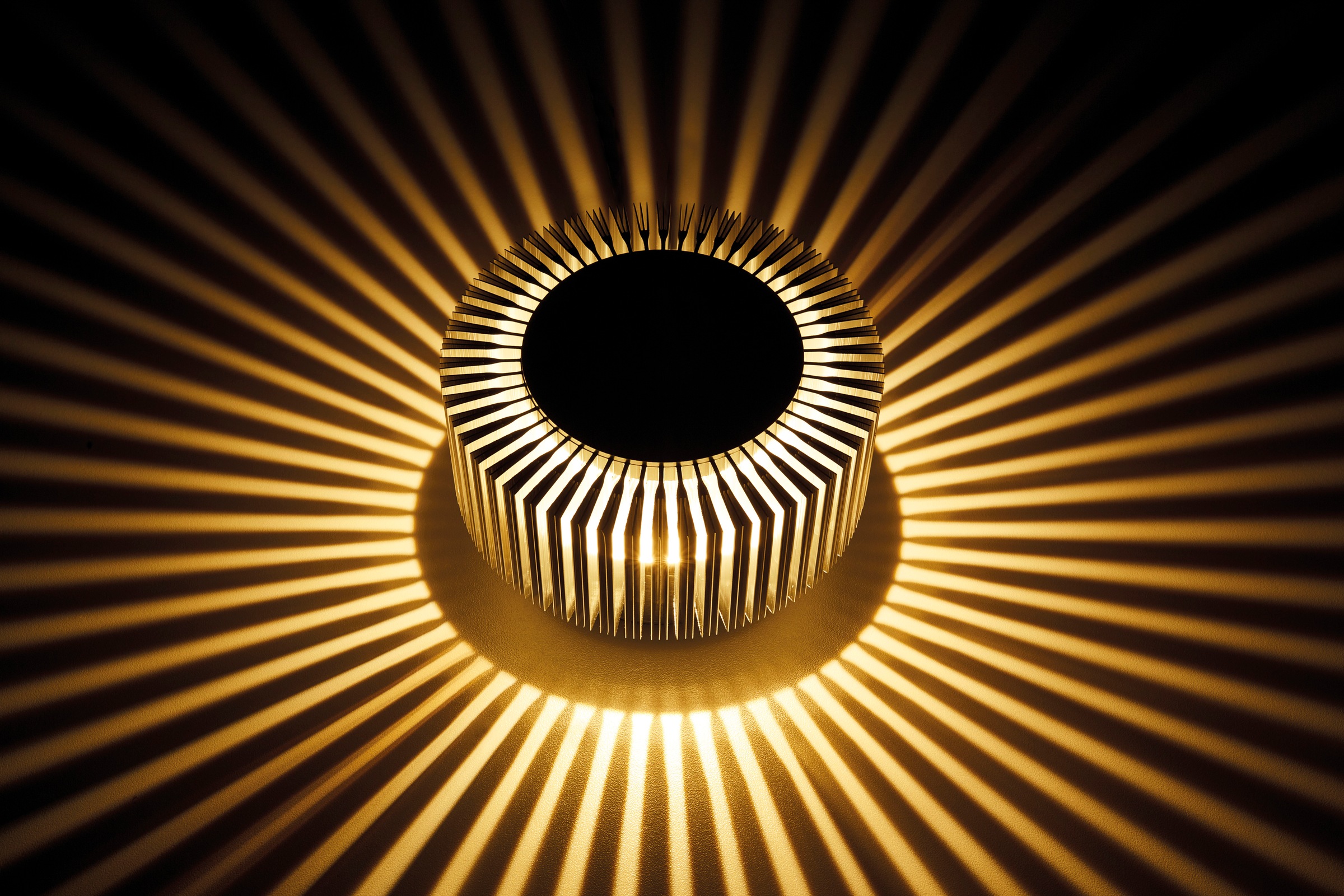 HEITRONIC Außen-Wandleuchte Corina, LED-Board, Warmweiß, Mit spektakulärem Lichtaustritt