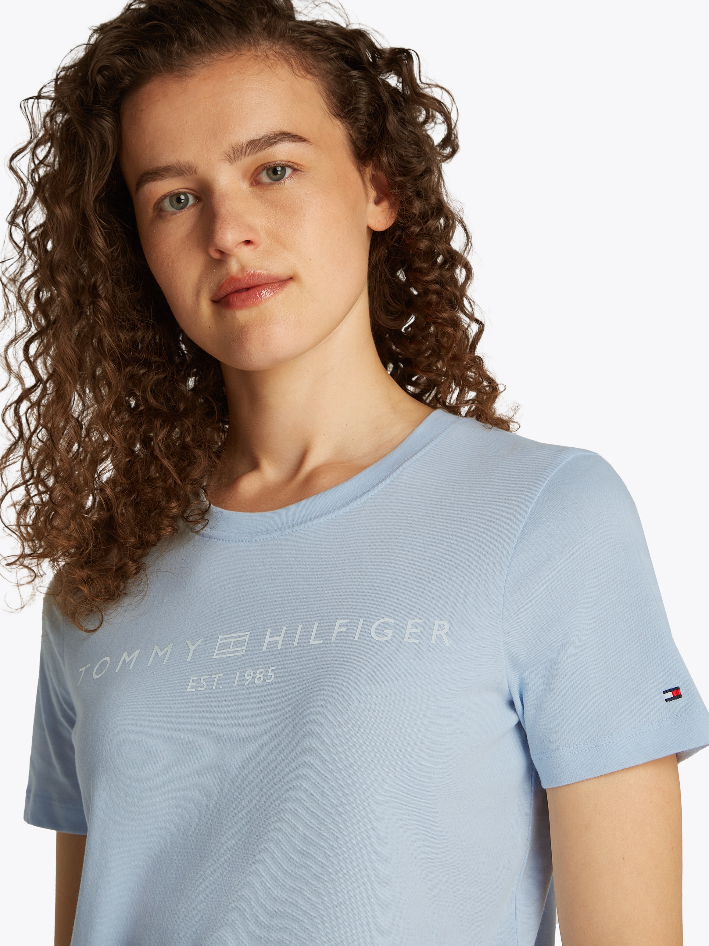 Tommy Hilfiger Kurzarmshirt "REG CORP LOGO C-NK mit Logoschriftzug und Stic günstig online kaufen